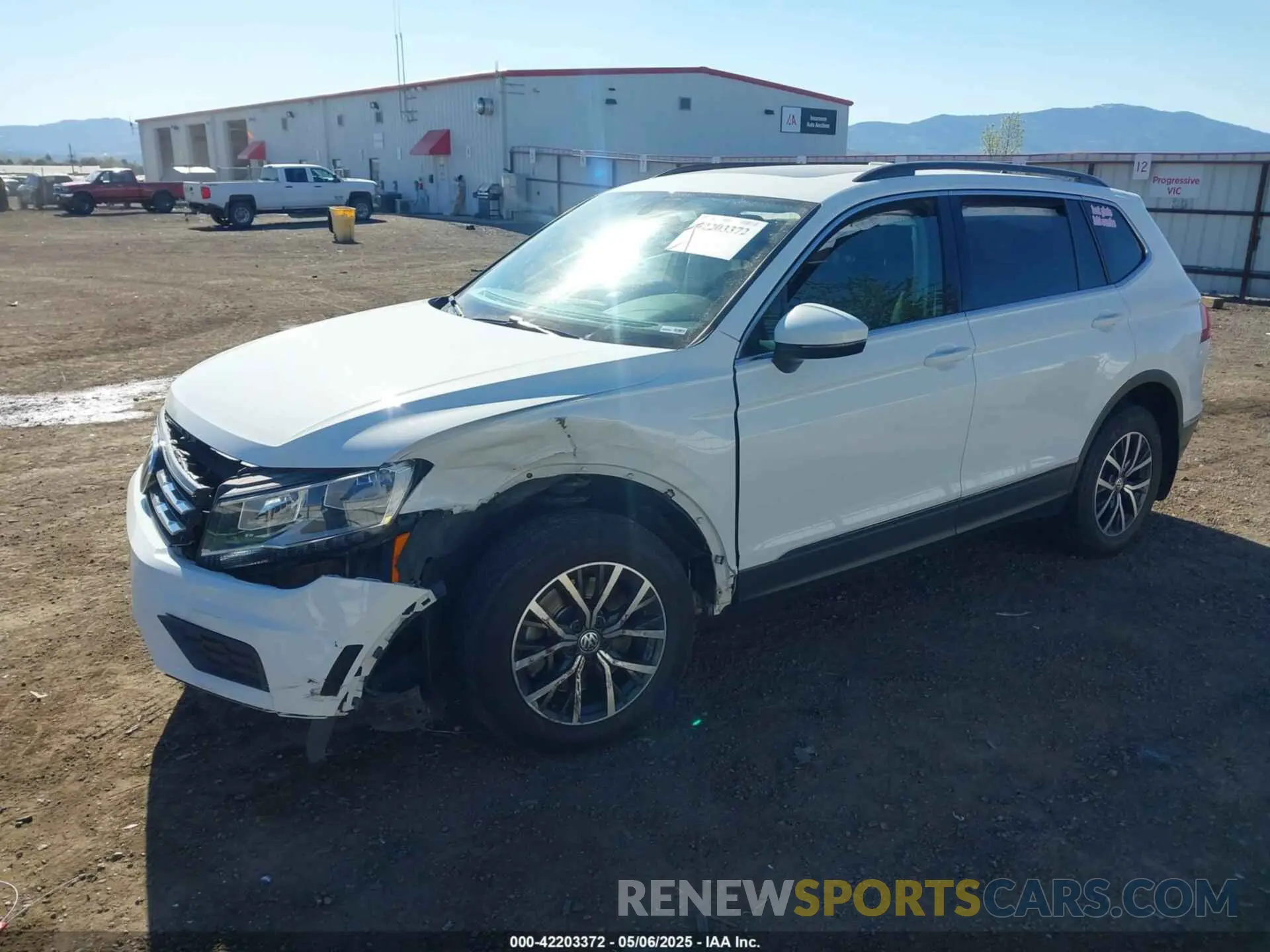 2 Photograph of a damaged car 3VV2B7AXXLM053170 VOLKSWAGEN TIGUAN 2020