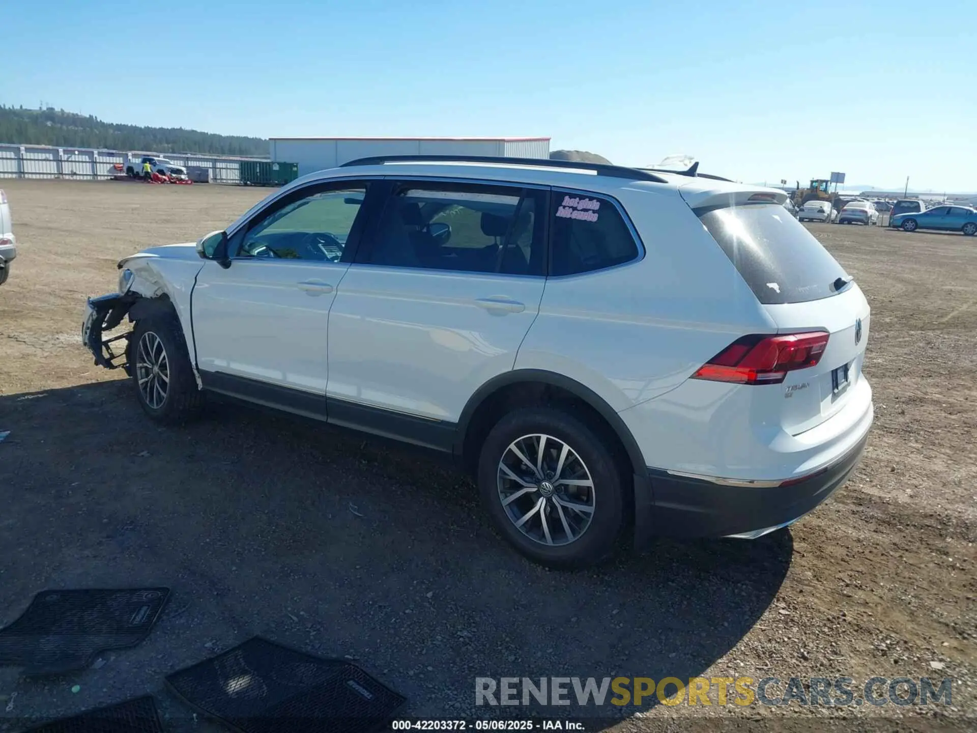 3 Photograph of a damaged car 3VV2B7AXXLM053170 VOLKSWAGEN TIGUAN 2020