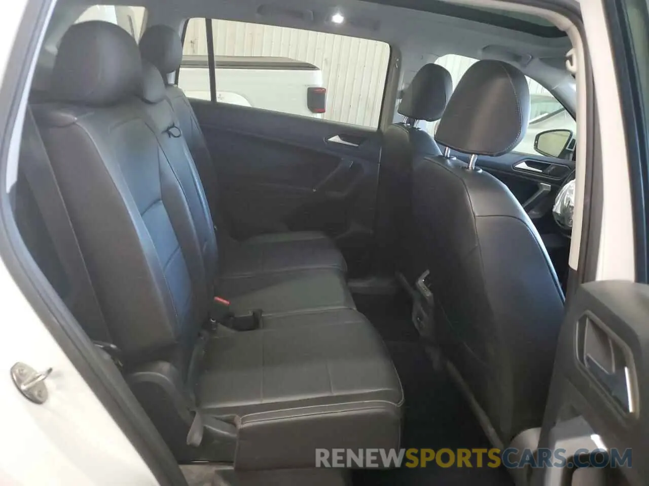 11 Photograph of a damaged car 3VV2B7AXXLM058031 VOLKSWAGEN TIGUAN 2020