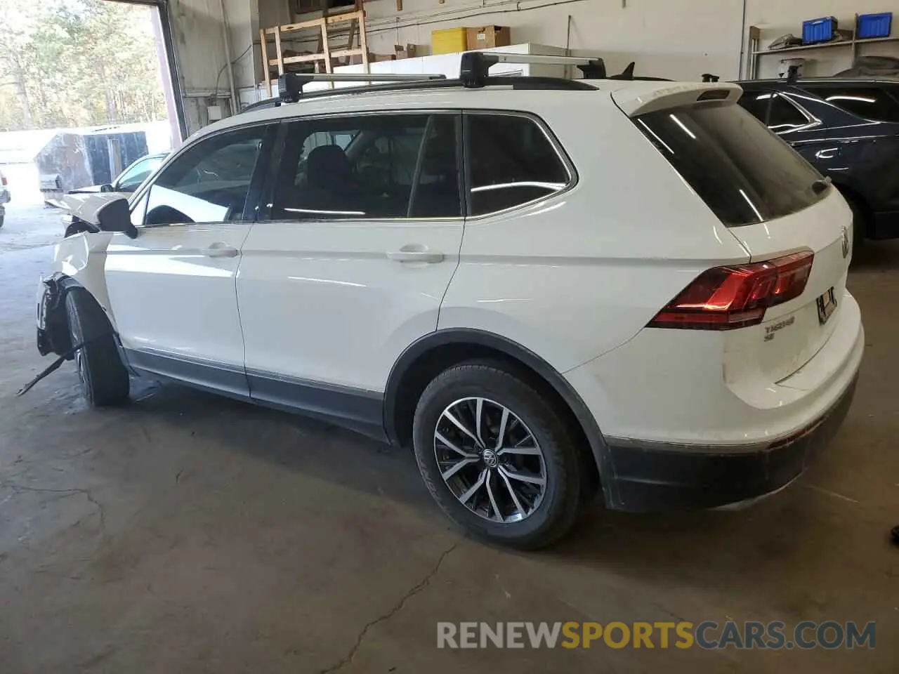 2 Photograph of a damaged car 3VV2B7AXXLM058031 VOLKSWAGEN TIGUAN 2020