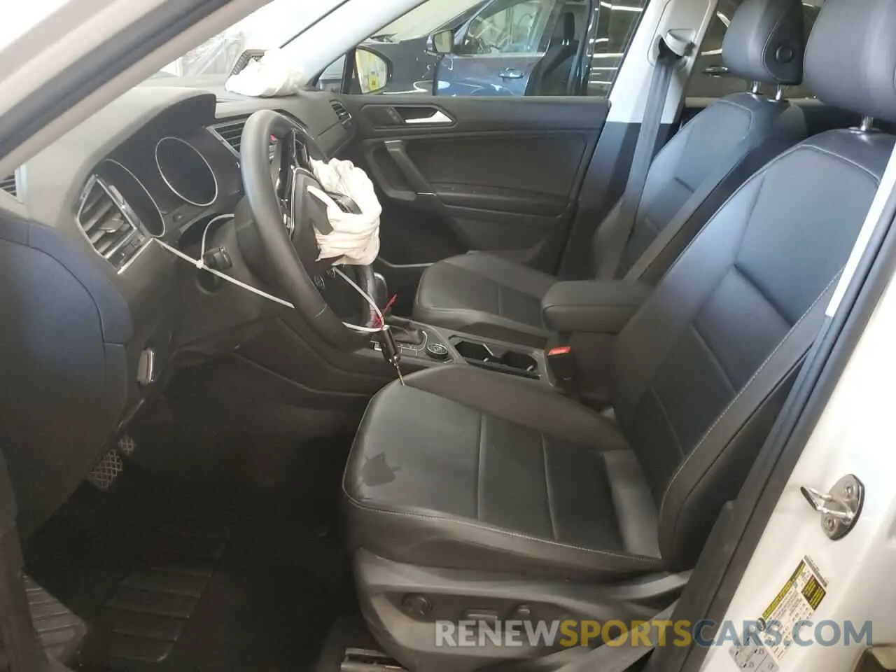 7 Photograph of a damaged car 3VV2B7AXXLM058031 VOLKSWAGEN TIGUAN 2020