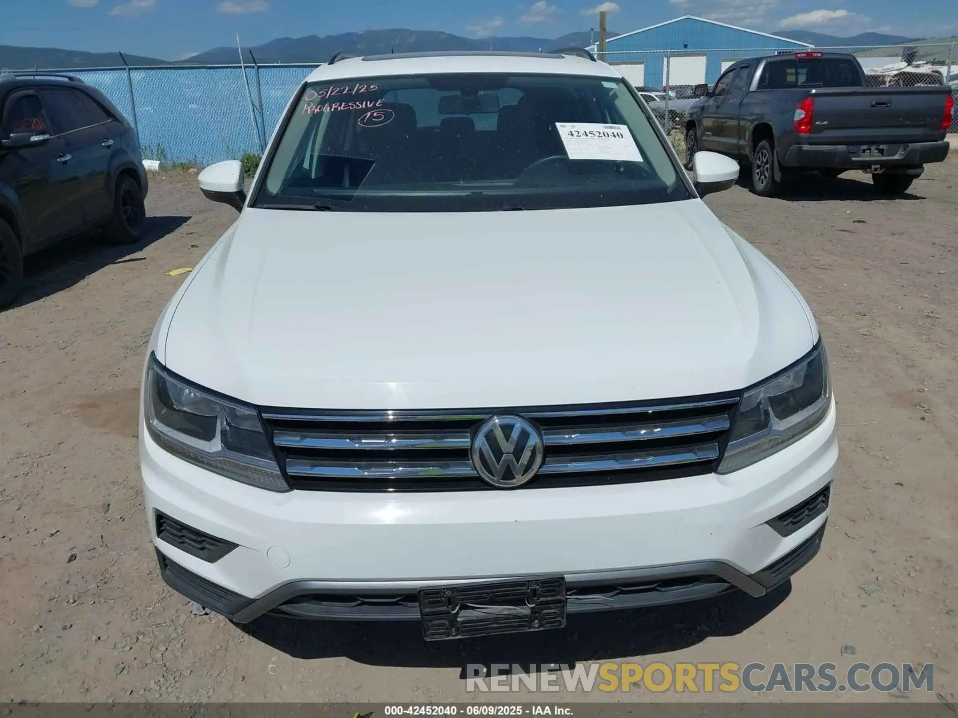 12 Photograph of a damaged car 3VV2B7AXXLM064945 VOLKSWAGEN TIGUAN 2020