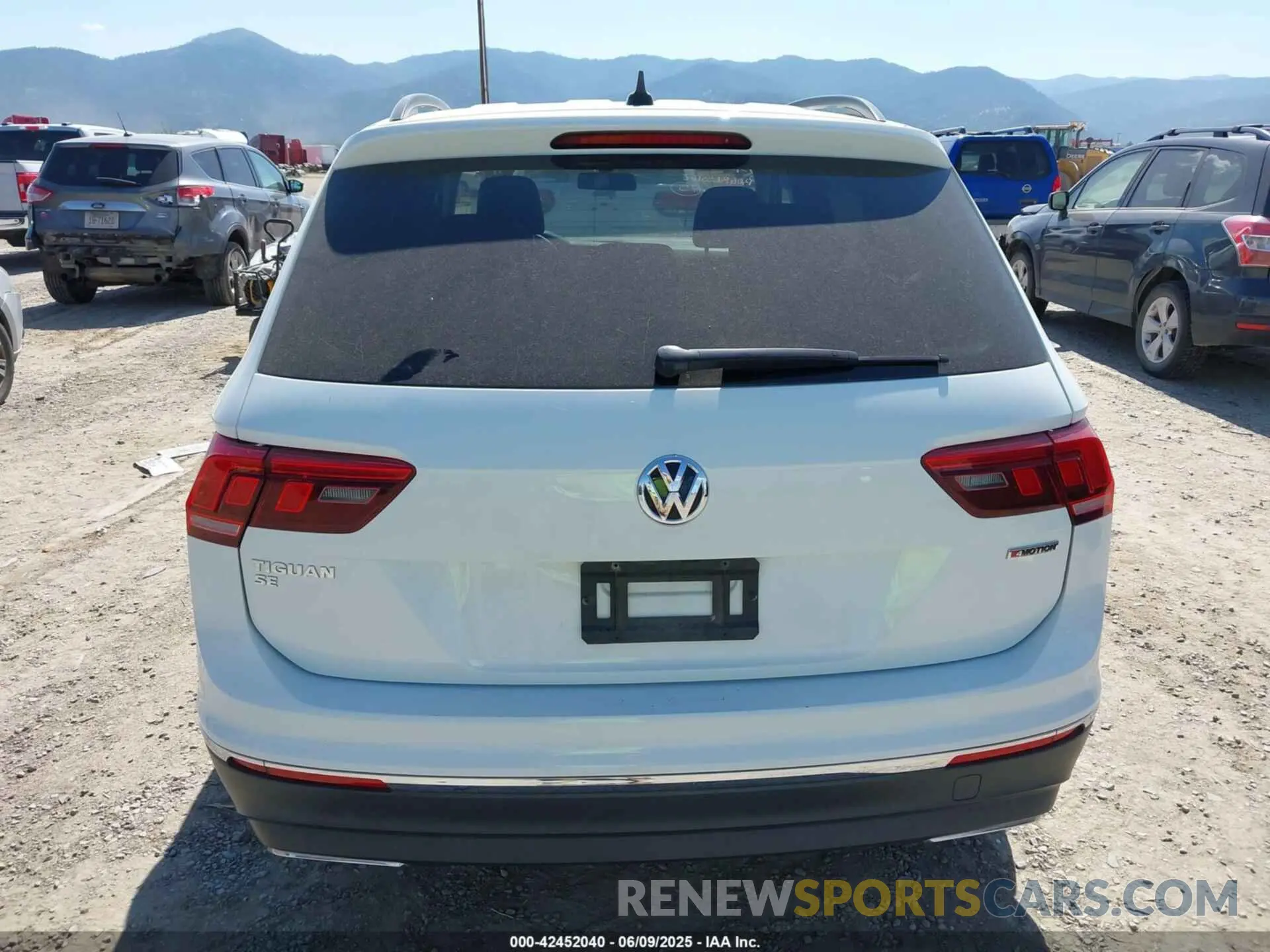16 Photograph of a damaged car 3VV2B7AXXLM064945 VOLKSWAGEN TIGUAN 2020