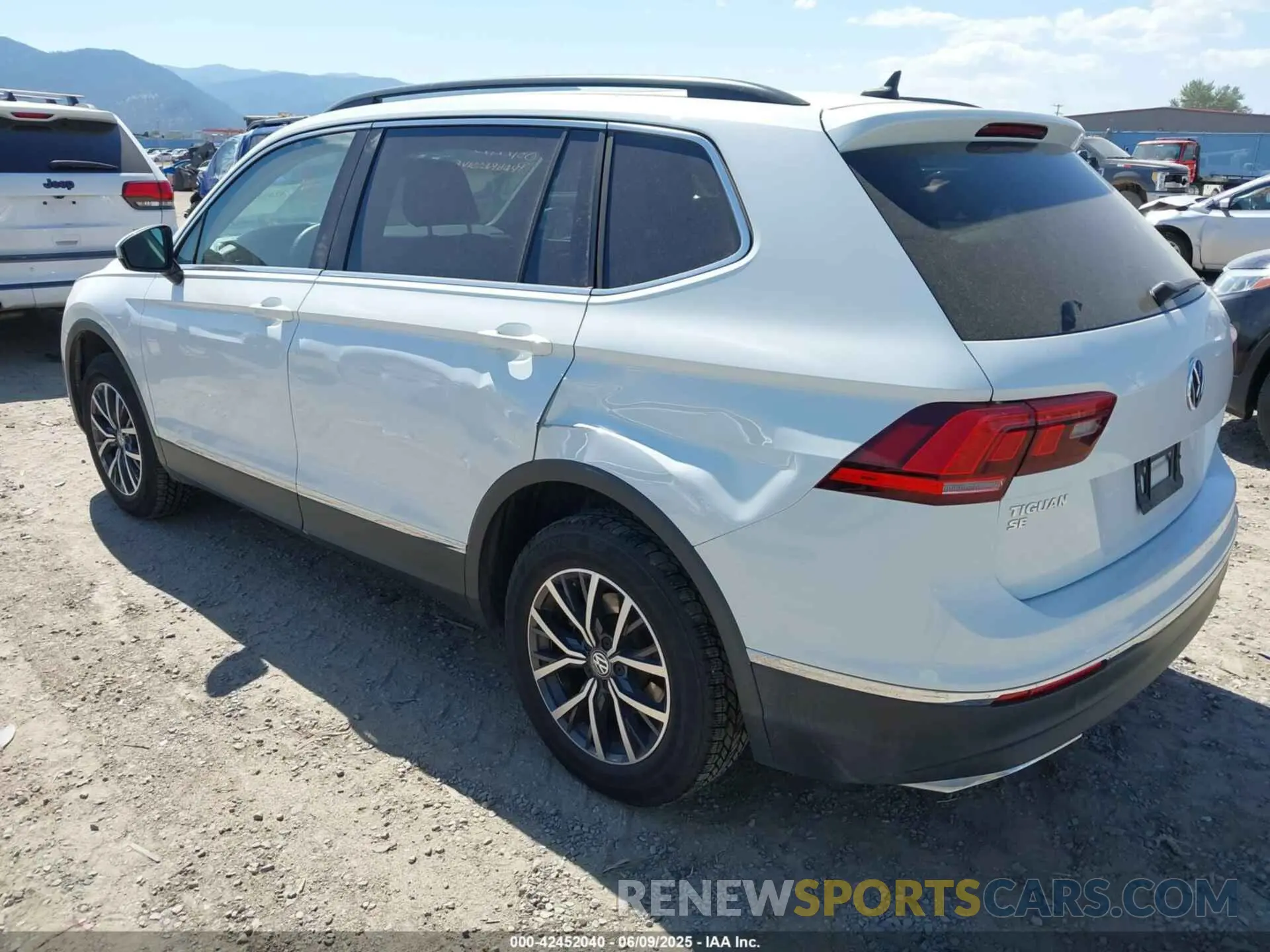 3 Photograph of a damaged car 3VV2B7AXXLM064945 VOLKSWAGEN TIGUAN 2020