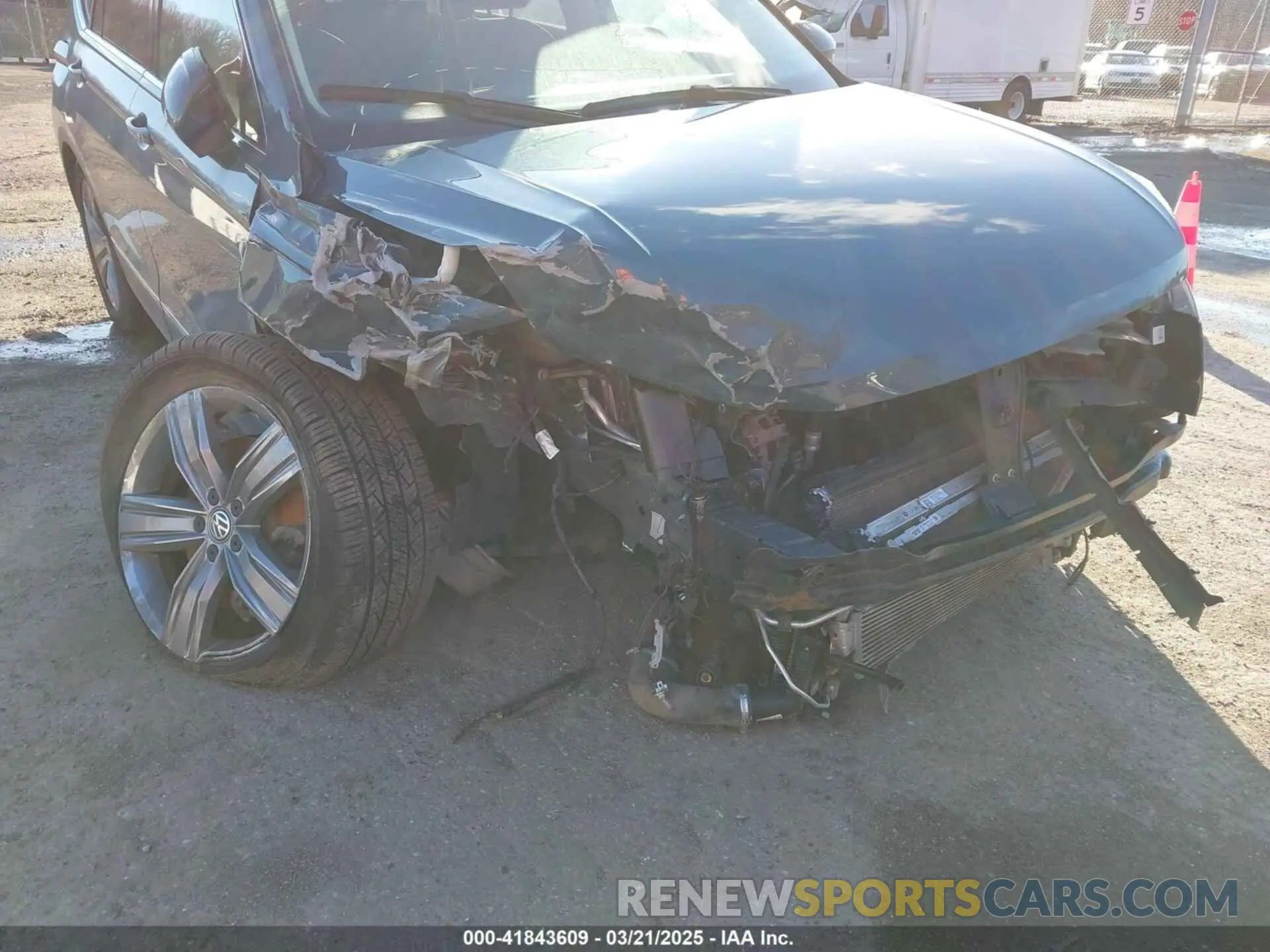 6 Photograph of a damaged car 3VV2B7AXXLM080949 VOLKSWAGEN TIGUAN 2020