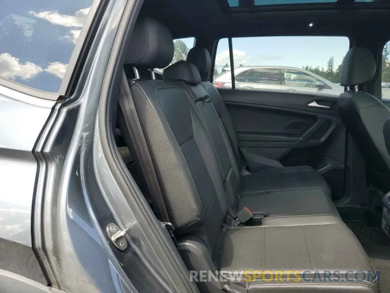 11 Photograph of a damaged car 3VV2B7AXXLM133732 VOLKSWAGEN TIGUAN 2020
