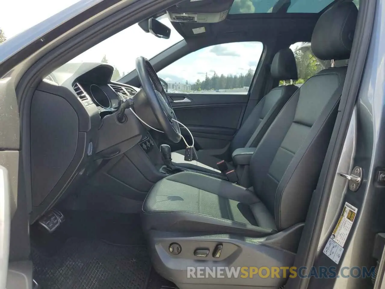 7 Photograph of a damaged car 3VV2B7AXXLM133732 VOLKSWAGEN TIGUAN 2020