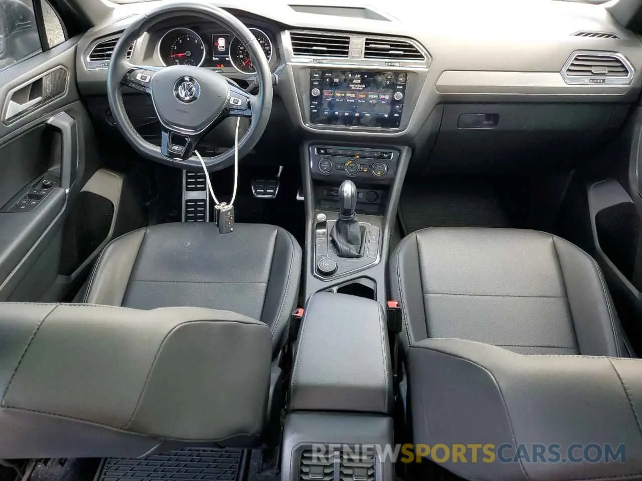 8 Photograph of a damaged car 3VV2B7AXXLM133732 VOLKSWAGEN TIGUAN 2020
