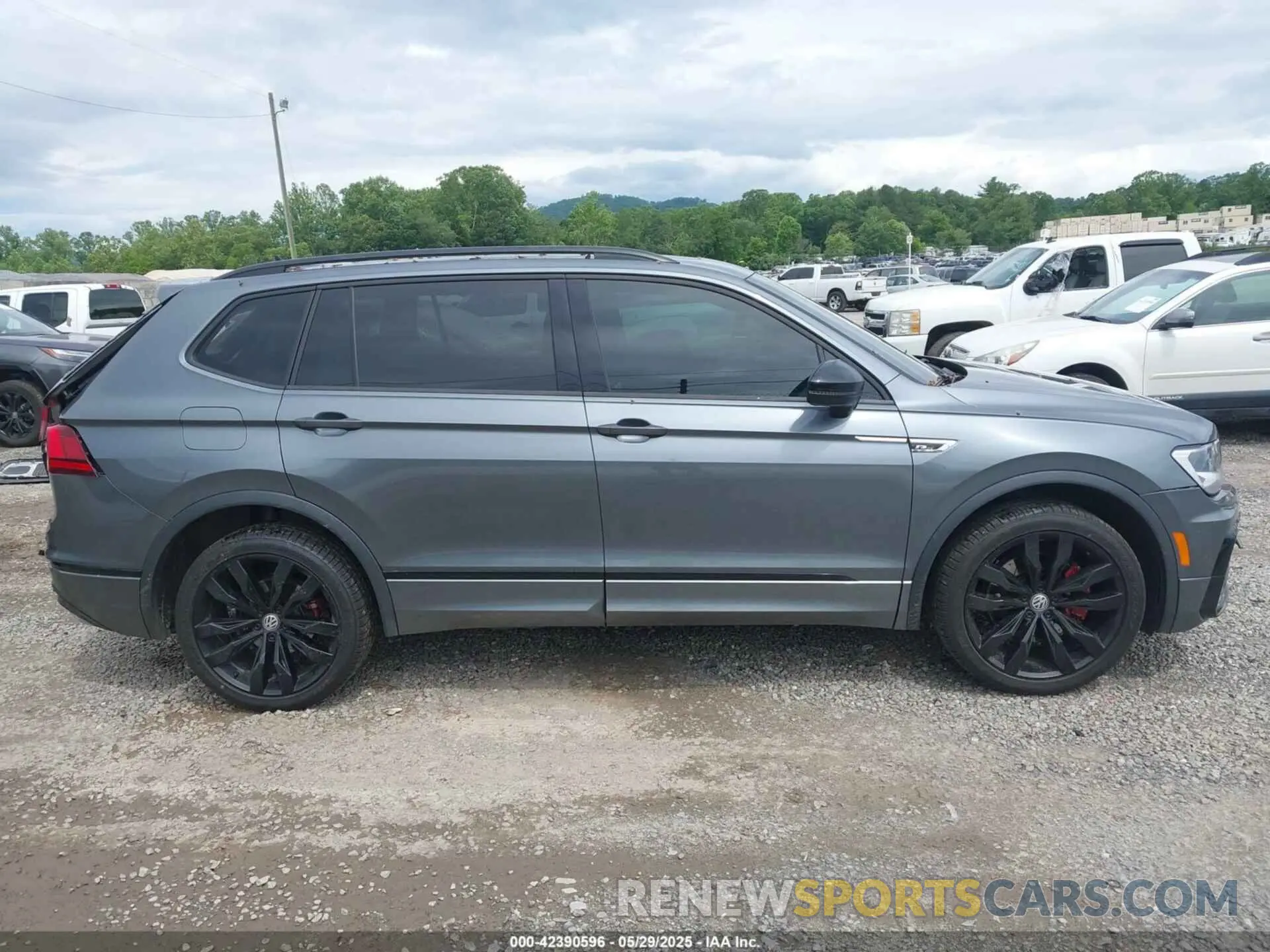 13 Photograph of a damaged car 3VV2B7AXXLM156864 VOLKSWAGEN TIGUAN 2020
