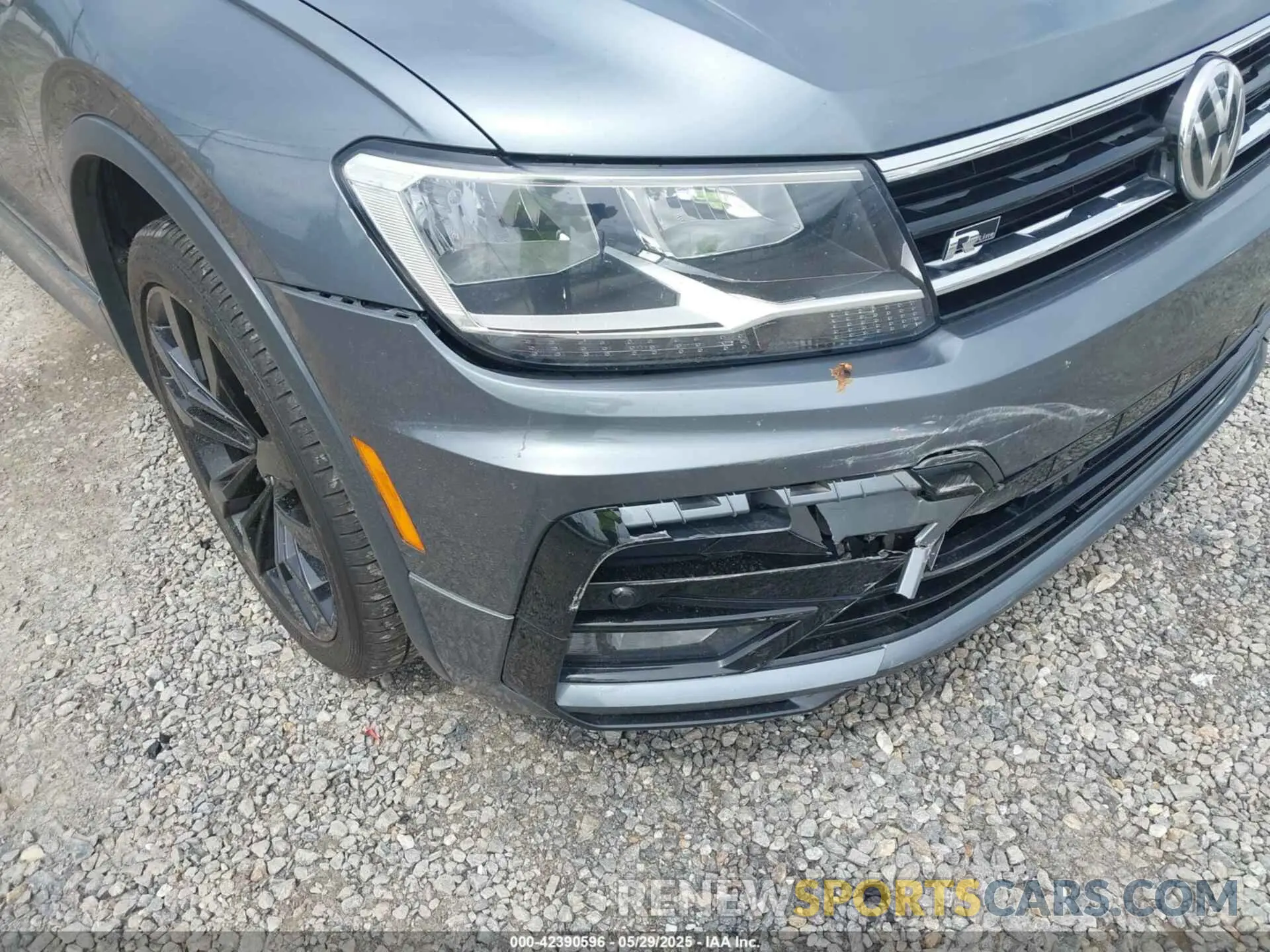 17 Photograph of a damaged car 3VV2B7AXXLM156864 VOLKSWAGEN TIGUAN 2020