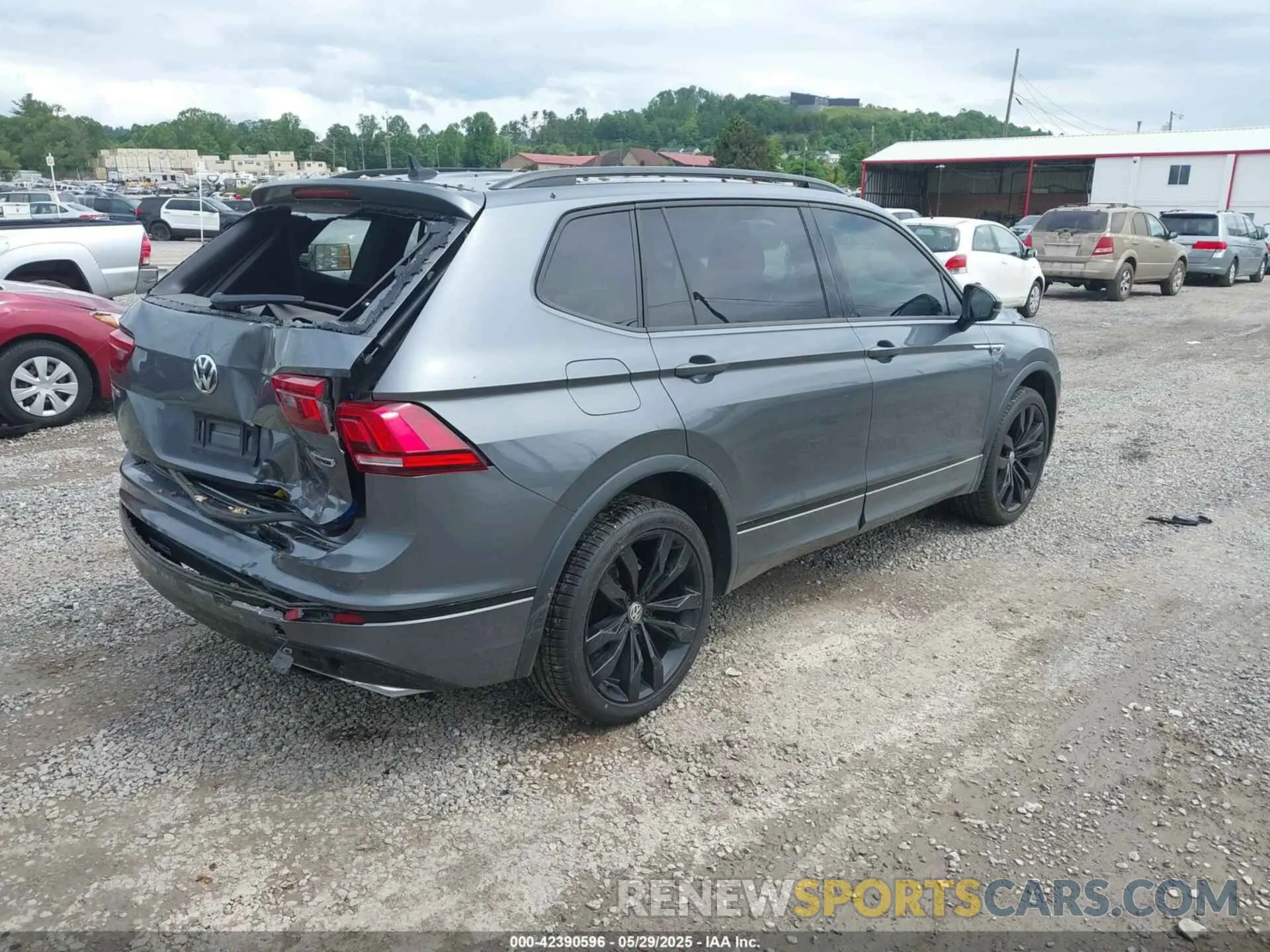 4 Photograph of a damaged car 3VV2B7AXXLM156864 VOLKSWAGEN TIGUAN 2020