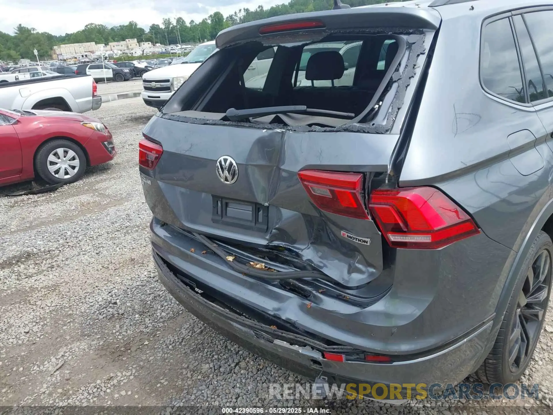 6 Photograph of a damaged car 3VV2B7AXXLM156864 VOLKSWAGEN TIGUAN 2020