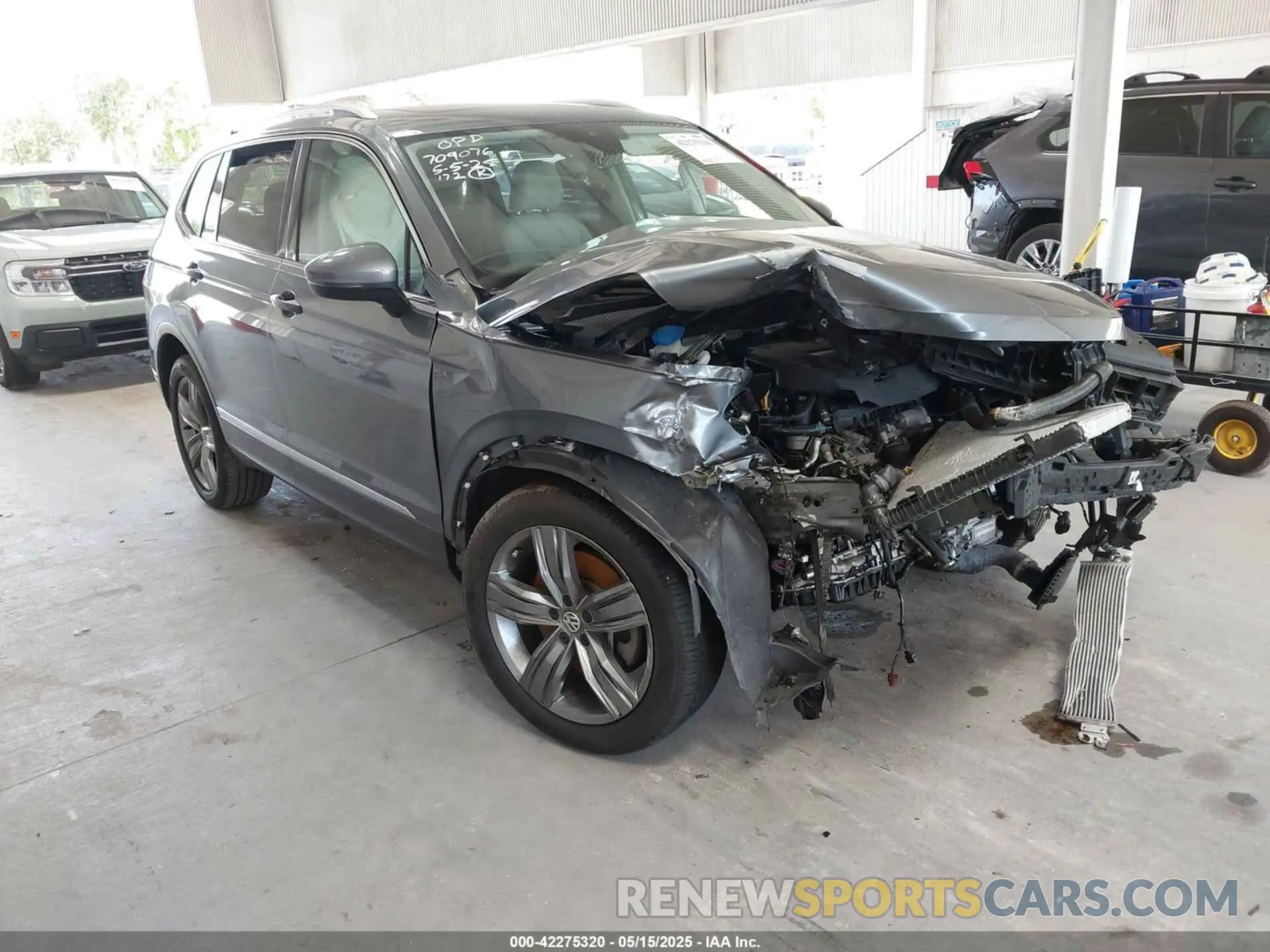 1 Photograph of a damaged car 3VV3B7AX0LM007612 VOLKSWAGEN TIGUAN 2020
