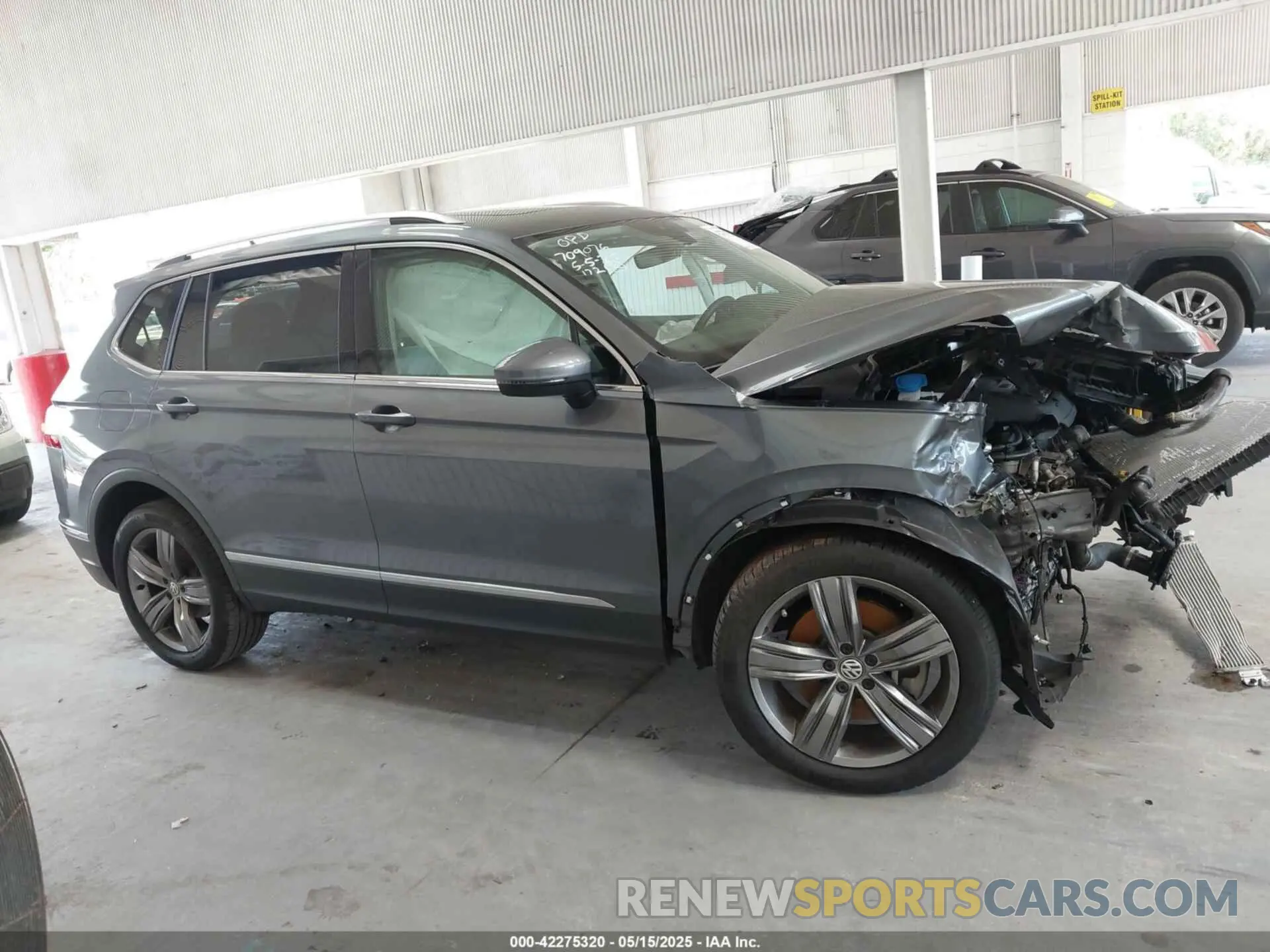 13 Photograph of a damaged car 3VV3B7AX0LM007612 VOLKSWAGEN TIGUAN 2020