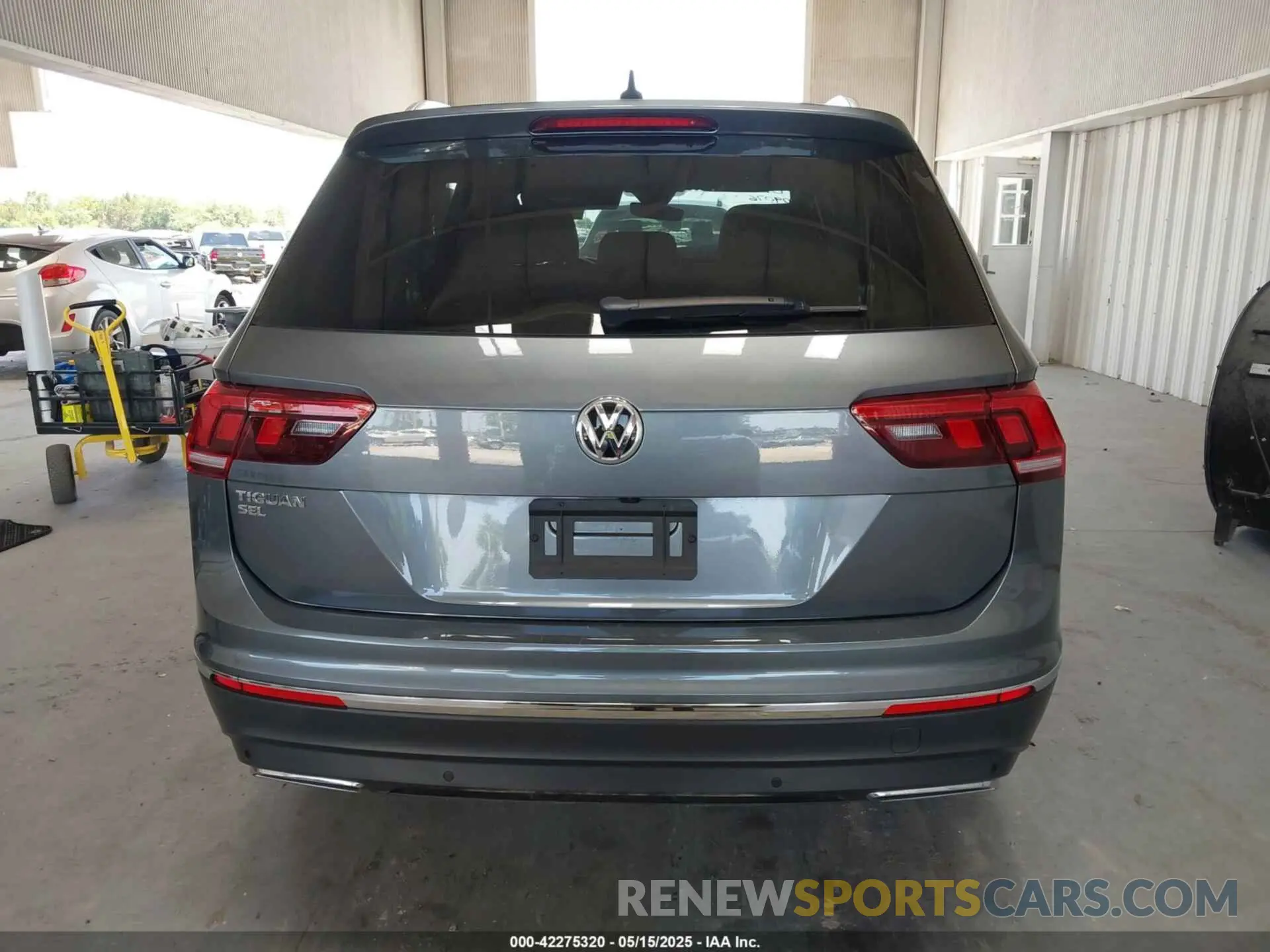 16 Photograph of a damaged car 3VV3B7AX0LM007612 VOLKSWAGEN TIGUAN 2020