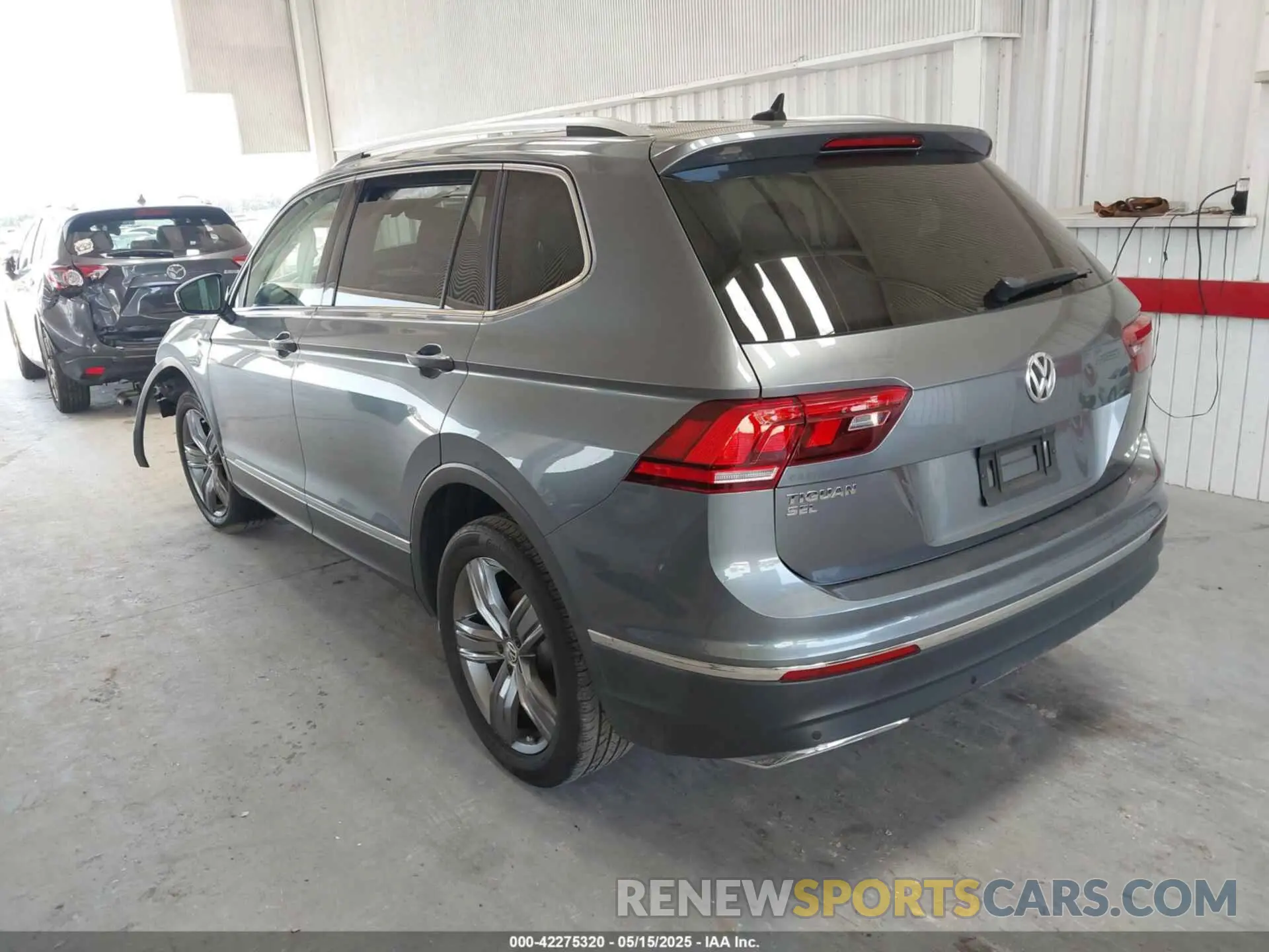 3 Photograph of a damaged car 3VV3B7AX0LM007612 VOLKSWAGEN TIGUAN 2020
