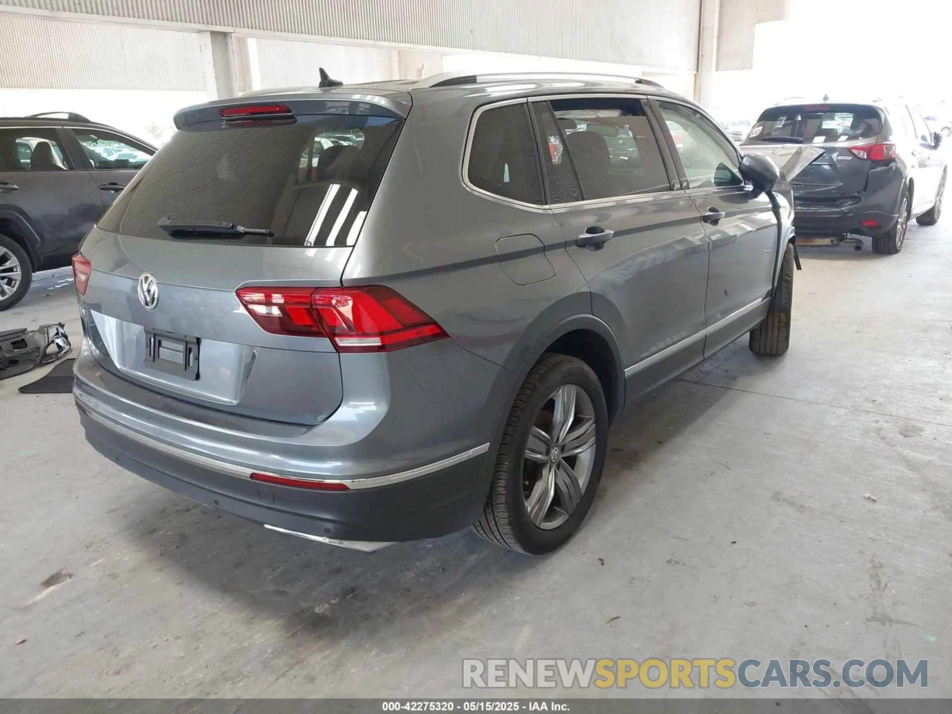 4 Photograph of a damaged car 3VV3B7AX0LM007612 VOLKSWAGEN TIGUAN 2020