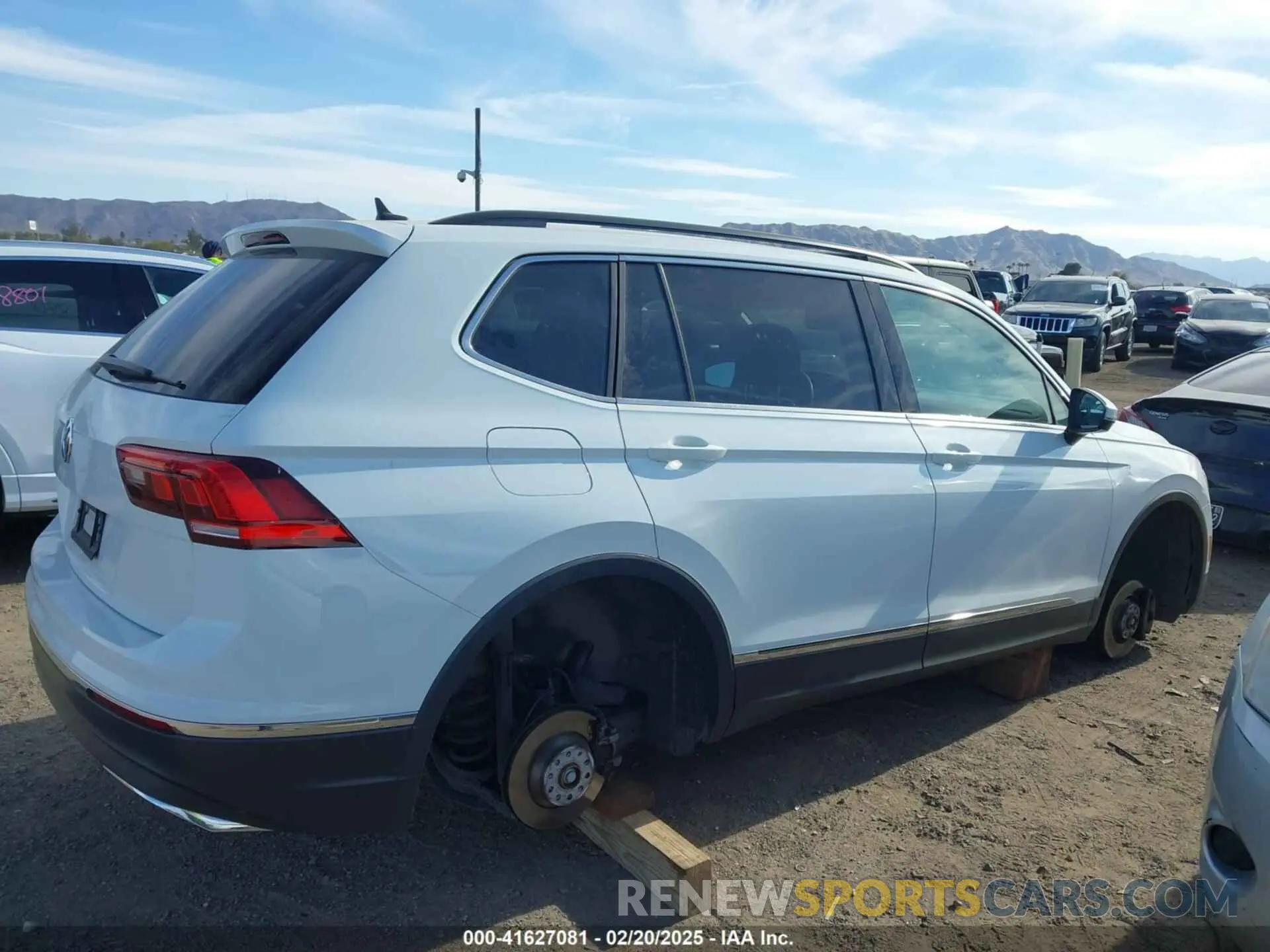 13 Photograph of a damaged car 3VV3B7AX0LM039721 VOLKSWAGEN TIGUAN 2020