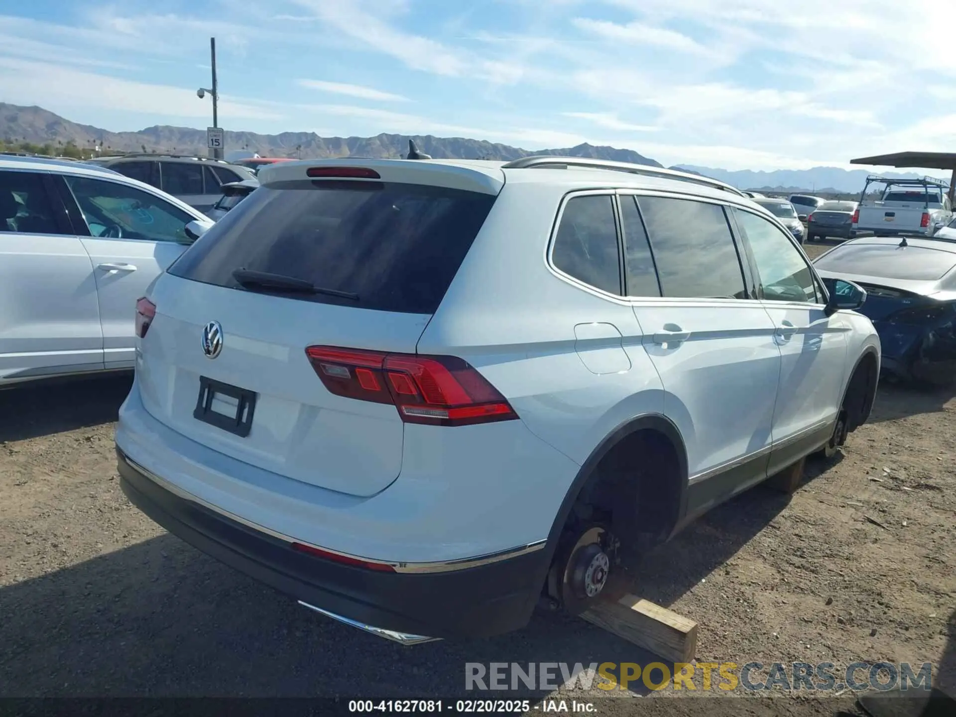 4 Photograph of a damaged car 3VV3B7AX0LM039721 VOLKSWAGEN TIGUAN 2020
