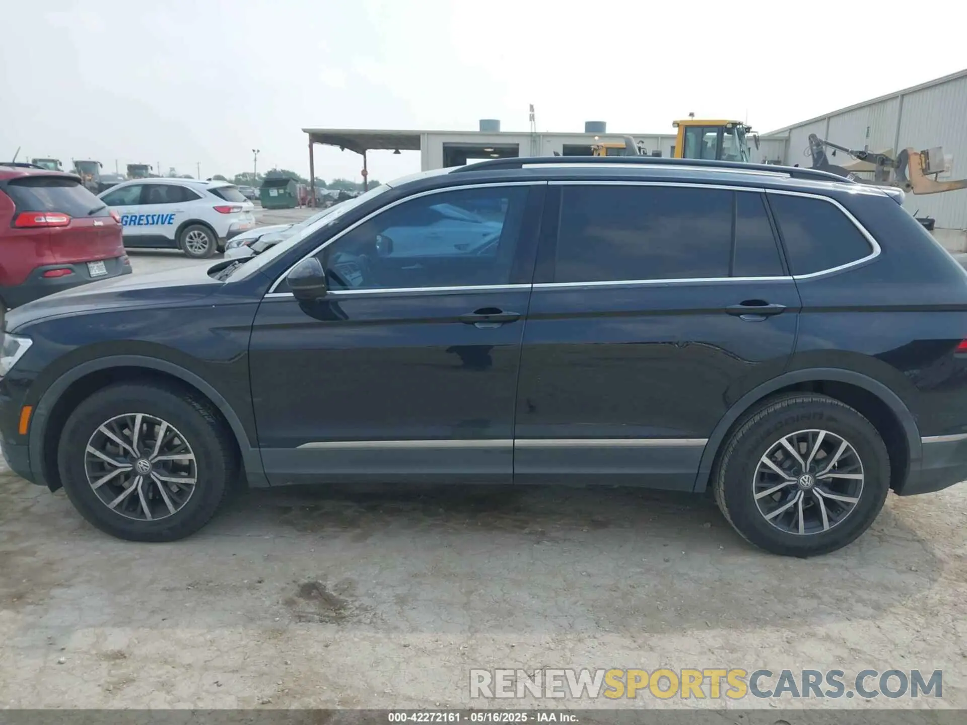 13 Photograph of a damaged car 3VV3B7AX0LM060536 VOLKSWAGEN TIGUAN 2020