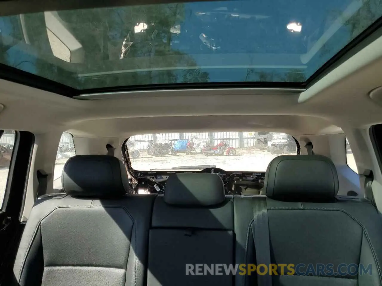 10 Photograph of a damaged car 3VV3B7AX0LM096422 VOLKSWAGEN TIGUAN 2020