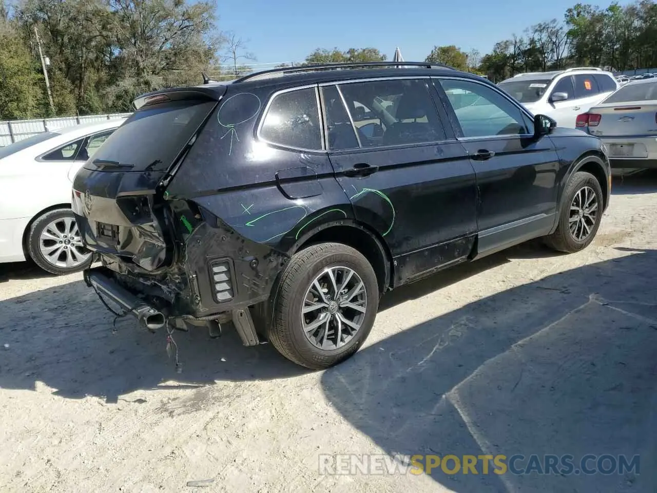 3 Photograph of a damaged car 3VV3B7AX0LM096422 VOLKSWAGEN TIGUAN 2020