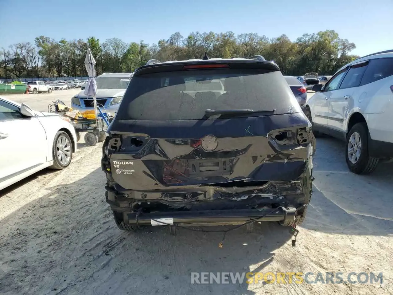 6 Photograph of a damaged car 3VV3B7AX0LM096422 VOLKSWAGEN TIGUAN 2020