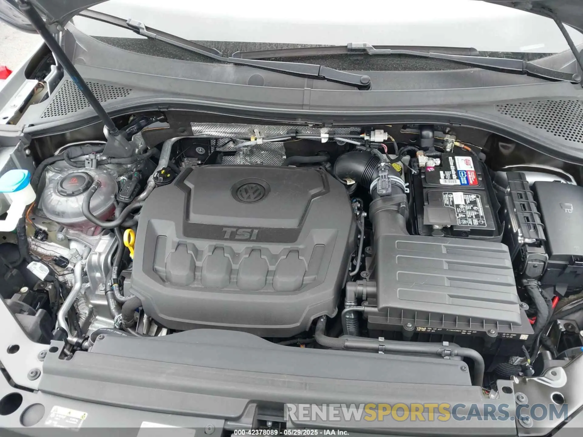 10 Photograph of a damaged car 3VV3B7AX0LM108973 VOLKSWAGEN TIGUAN 2020