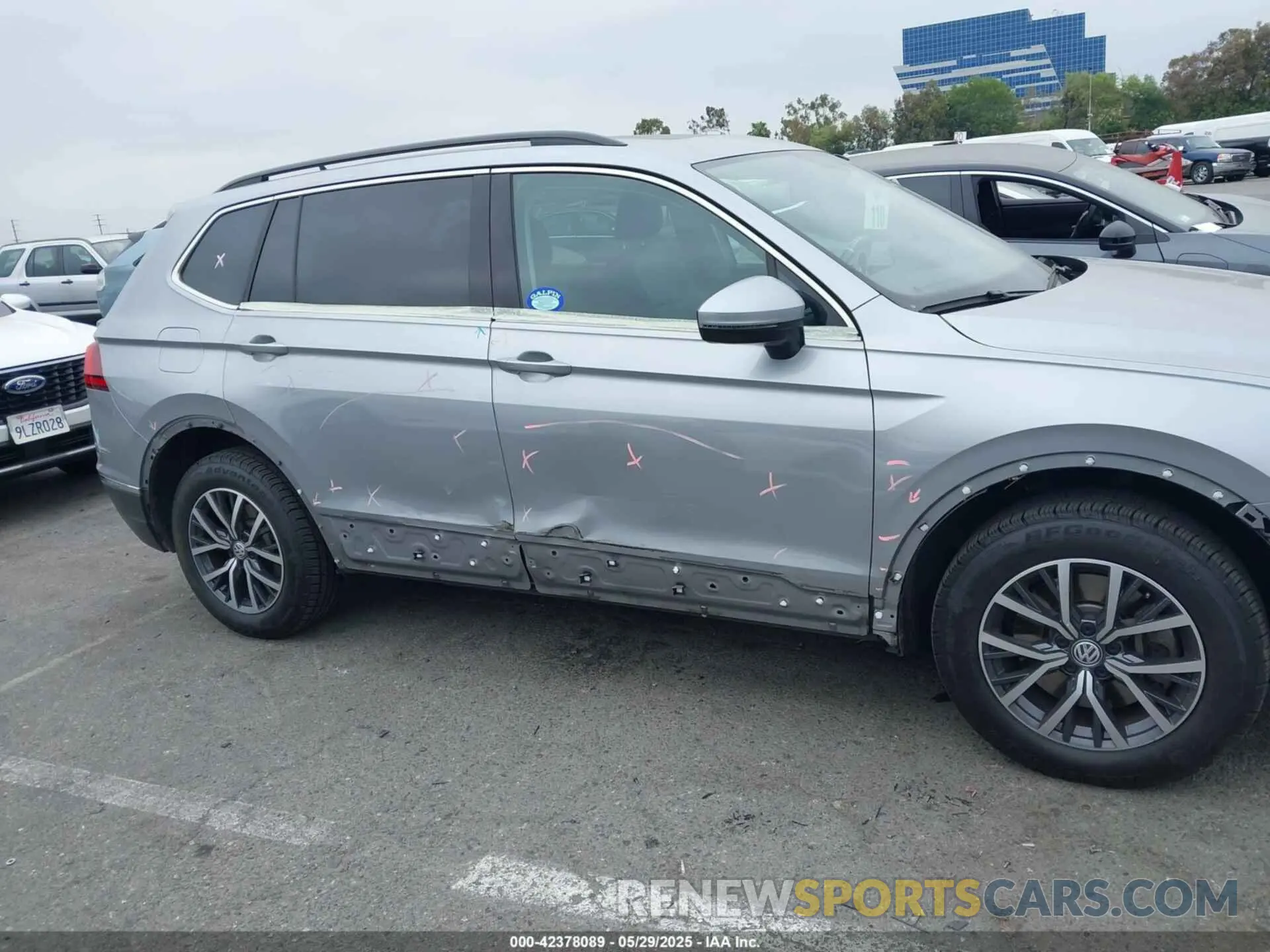 13 Photograph of a damaged car 3VV3B7AX0LM108973 VOLKSWAGEN TIGUAN 2020
