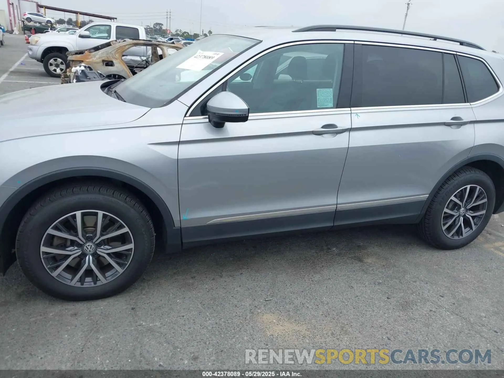 14 Photograph of a damaged car 3VV3B7AX0LM108973 VOLKSWAGEN TIGUAN 2020
