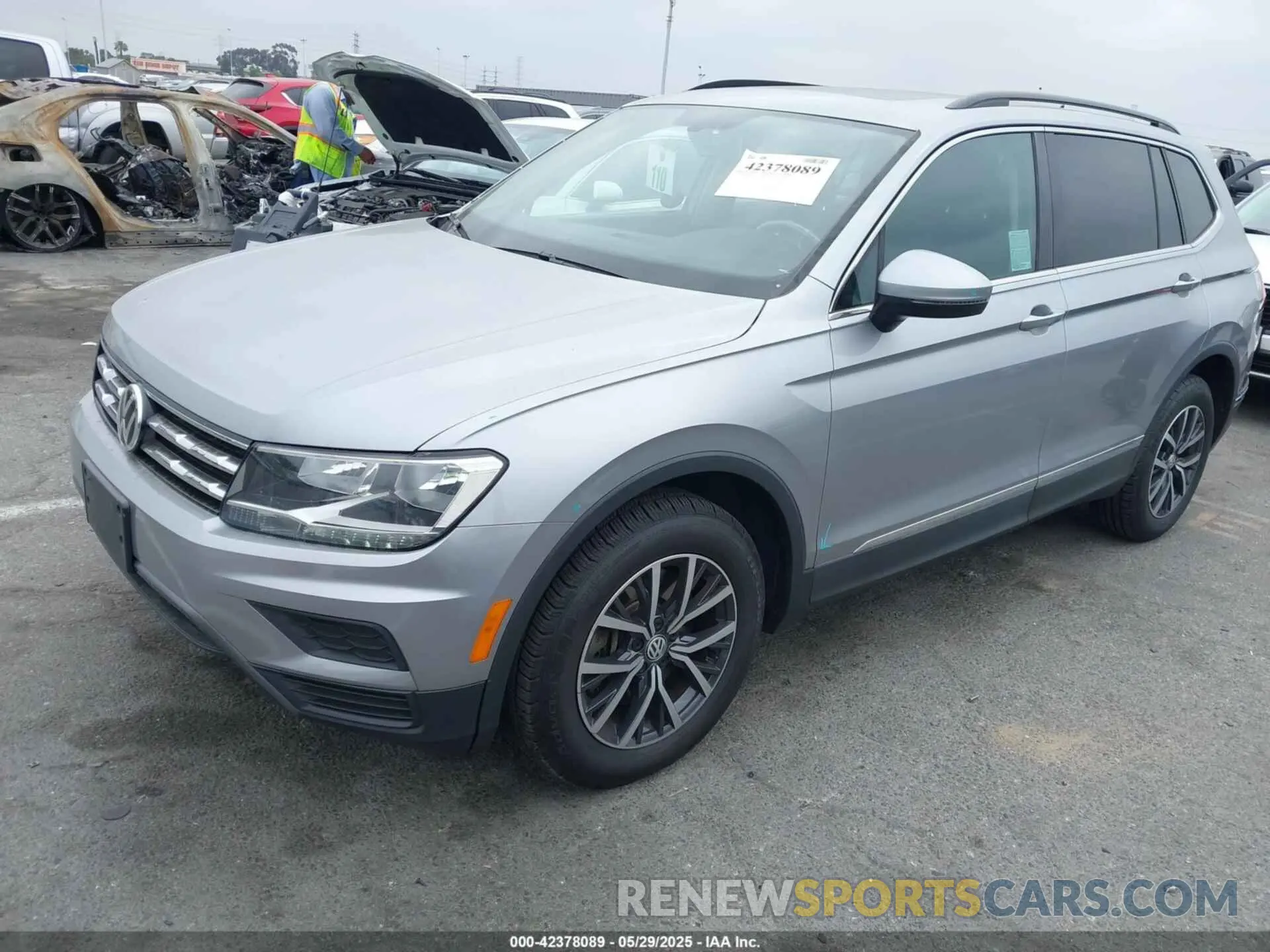 2 Photograph of a damaged car 3VV3B7AX0LM108973 VOLKSWAGEN TIGUAN 2020