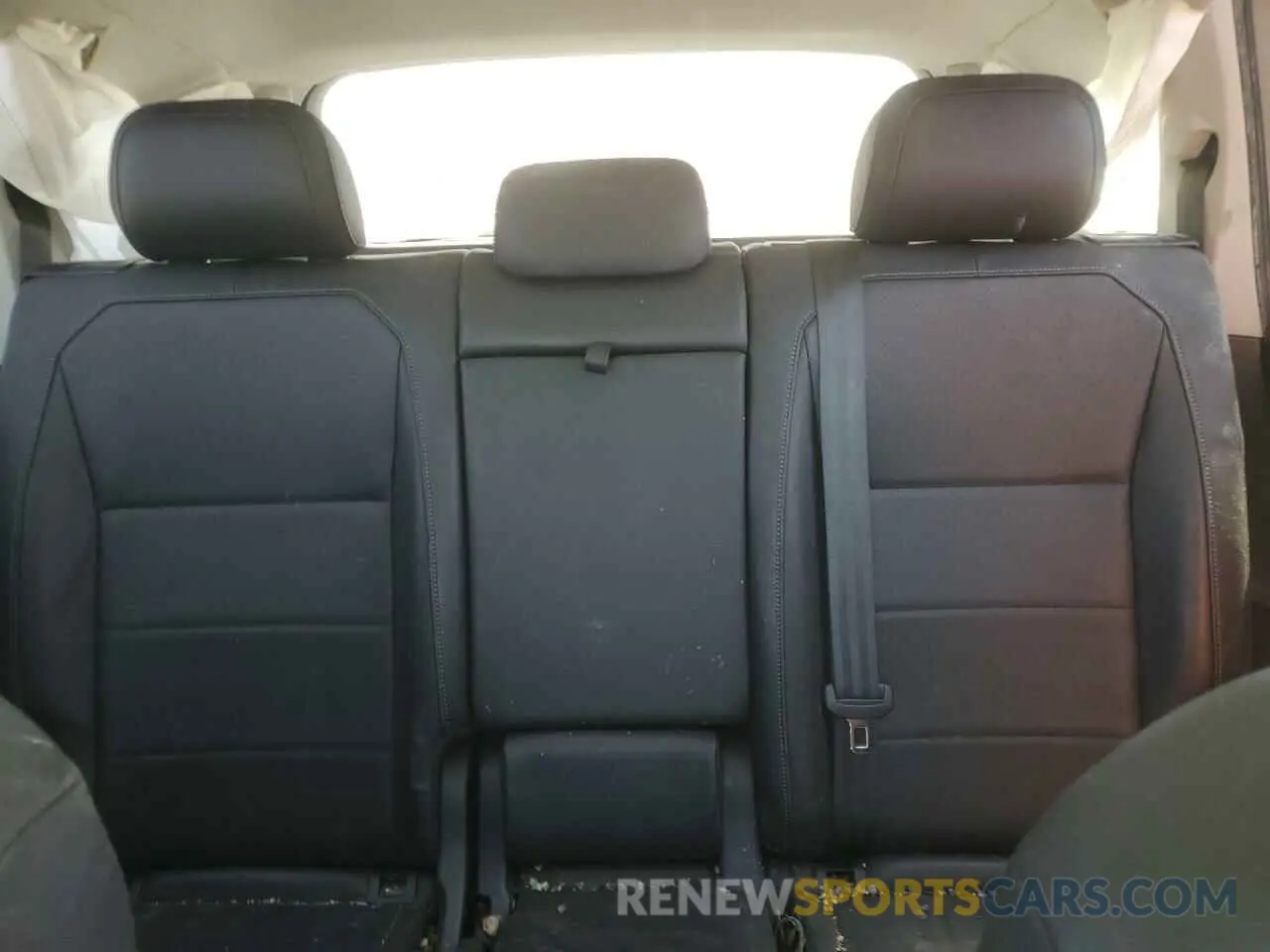 10 Photograph of a damaged car 3VV3B7AX0LM163388 VOLKSWAGEN TIGUAN 2020