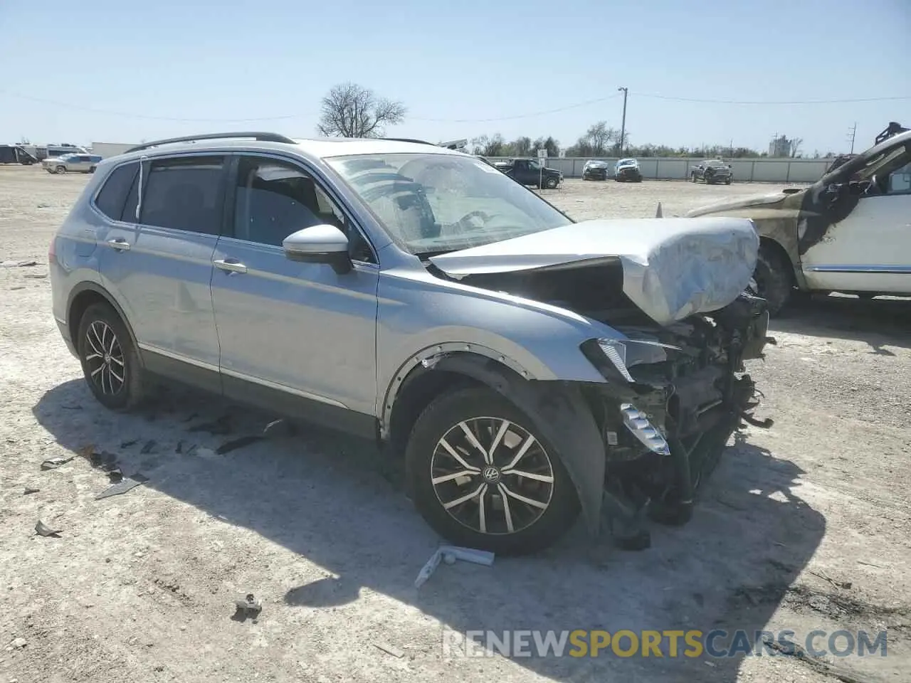 4 Photograph of a damaged car 3VV3B7AX0LM163388 VOLKSWAGEN TIGUAN 2020
