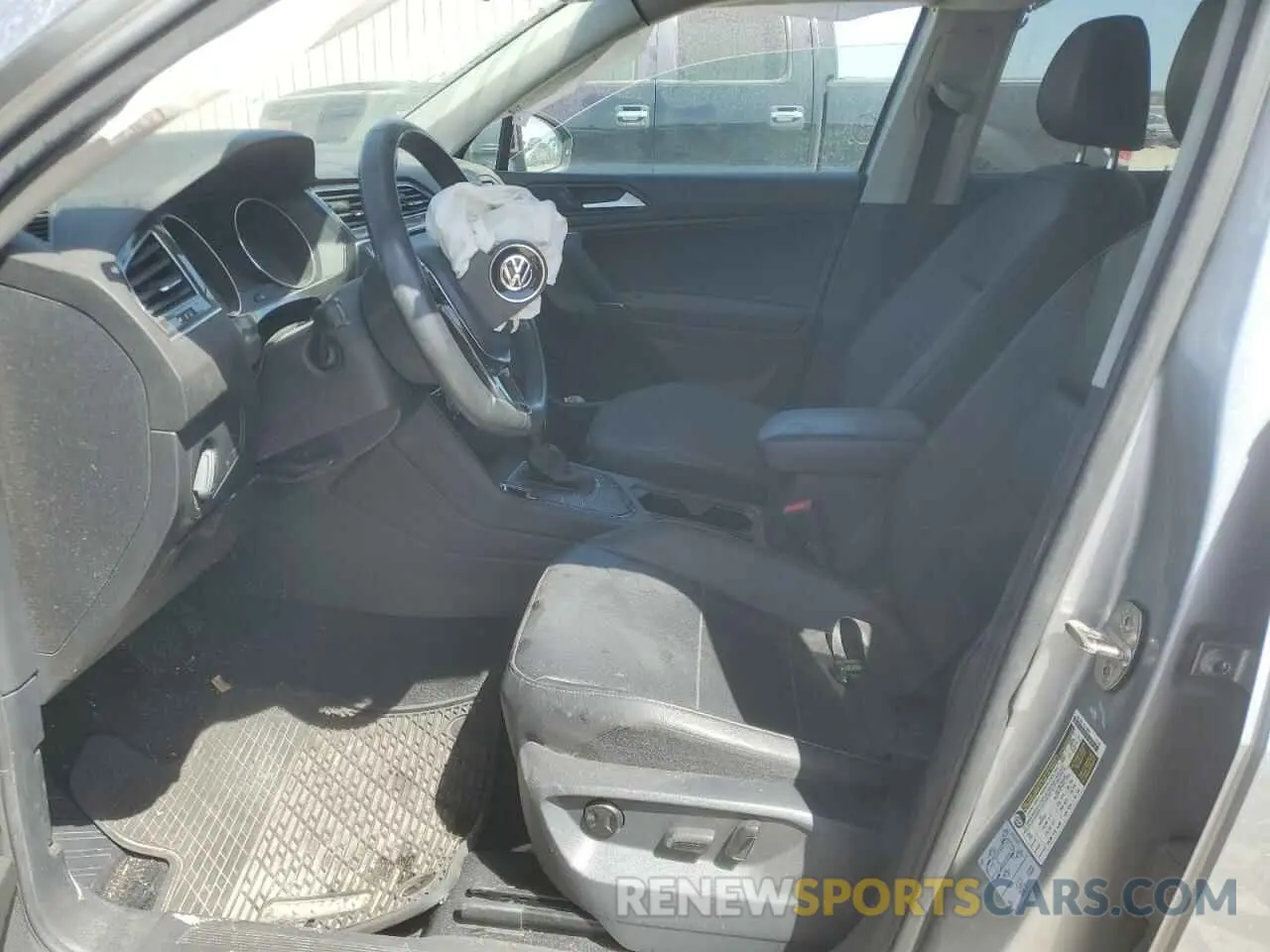 7 Photograph of a damaged car 3VV3B7AX0LM163388 VOLKSWAGEN TIGUAN 2020