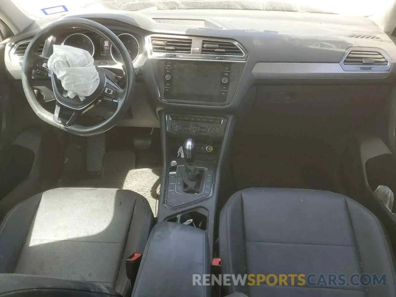 8 Photograph of a damaged car 3VV3B7AX0LM163388 VOLKSWAGEN TIGUAN 2020