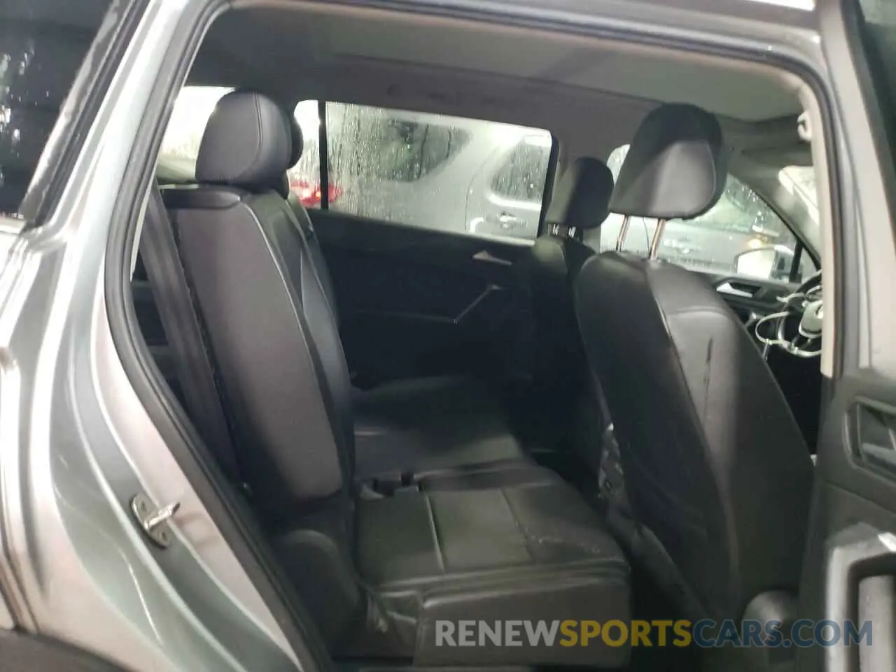 10 Photograph of a damaged car 3VV3B7AX1LM002984 VOLKSWAGEN TIGUAN 2020