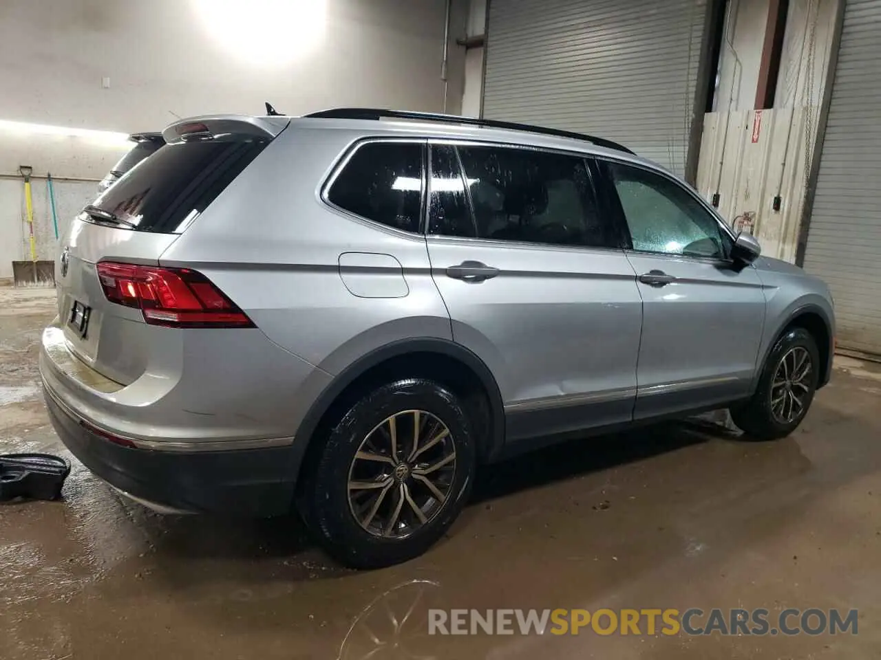 3 Photograph of a damaged car 3VV3B7AX1LM002984 VOLKSWAGEN TIGUAN 2020