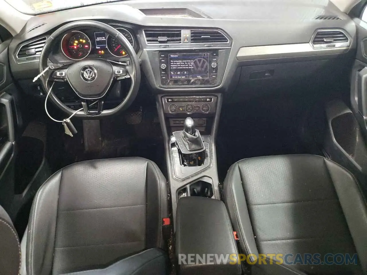 8 Photograph of a damaged car 3VV3B7AX1LM002984 VOLKSWAGEN TIGUAN 2020
