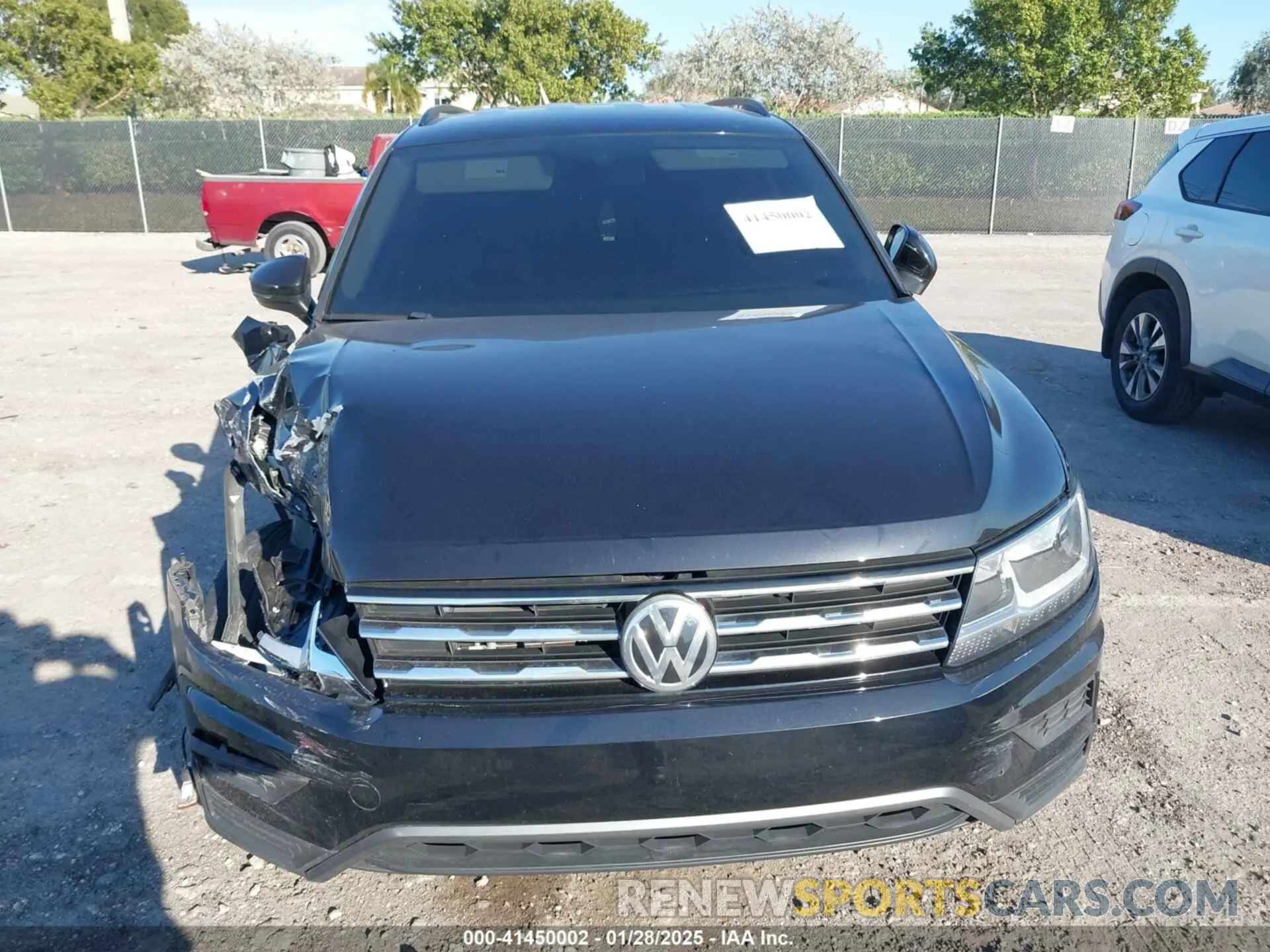 12 Photograph of a damaged car 3VV3B7AX1LM019574 VOLKSWAGEN TIGUAN 2020