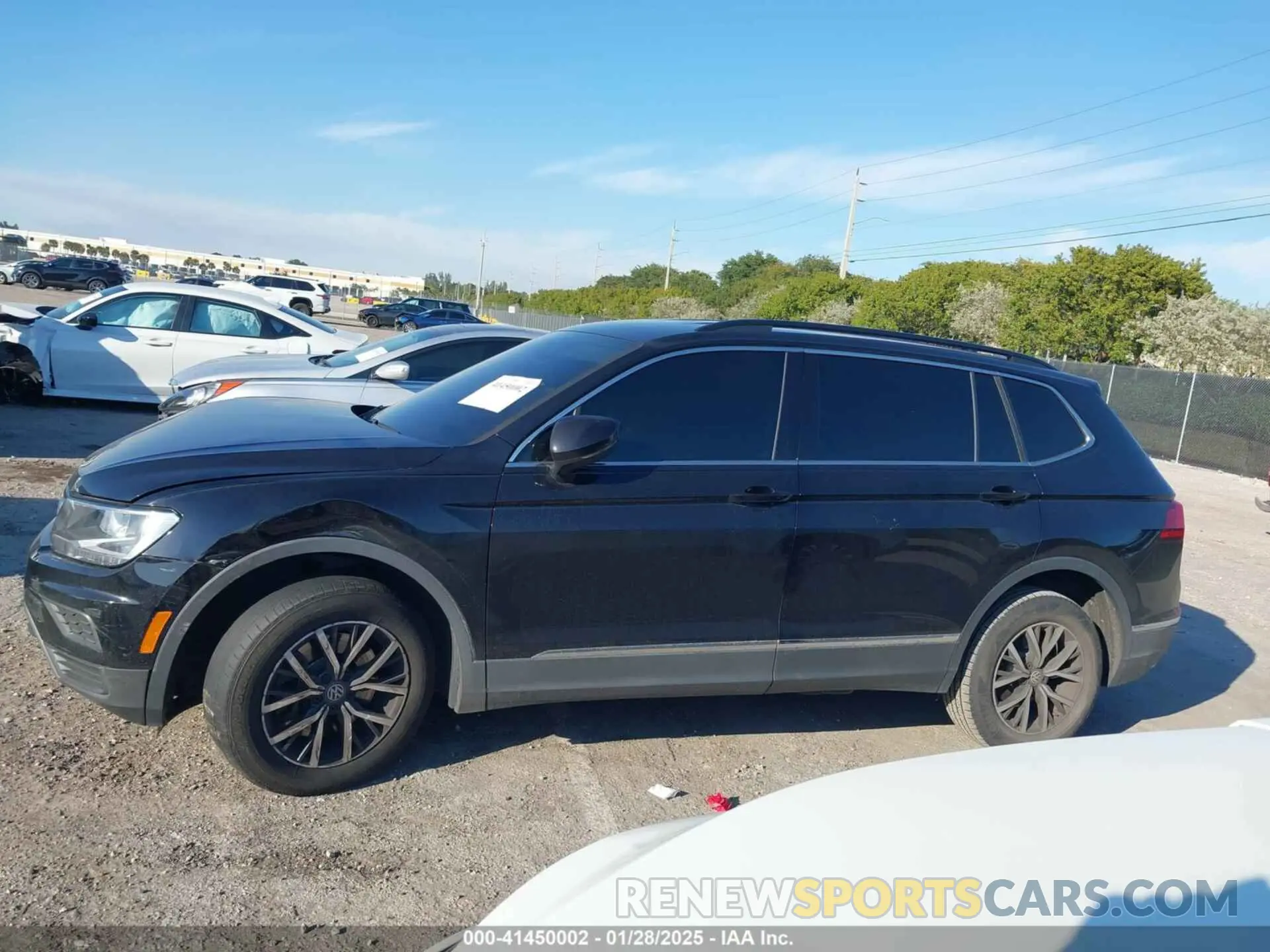 14 Photograph of a damaged car 3VV3B7AX1LM019574 VOLKSWAGEN TIGUAN 2020