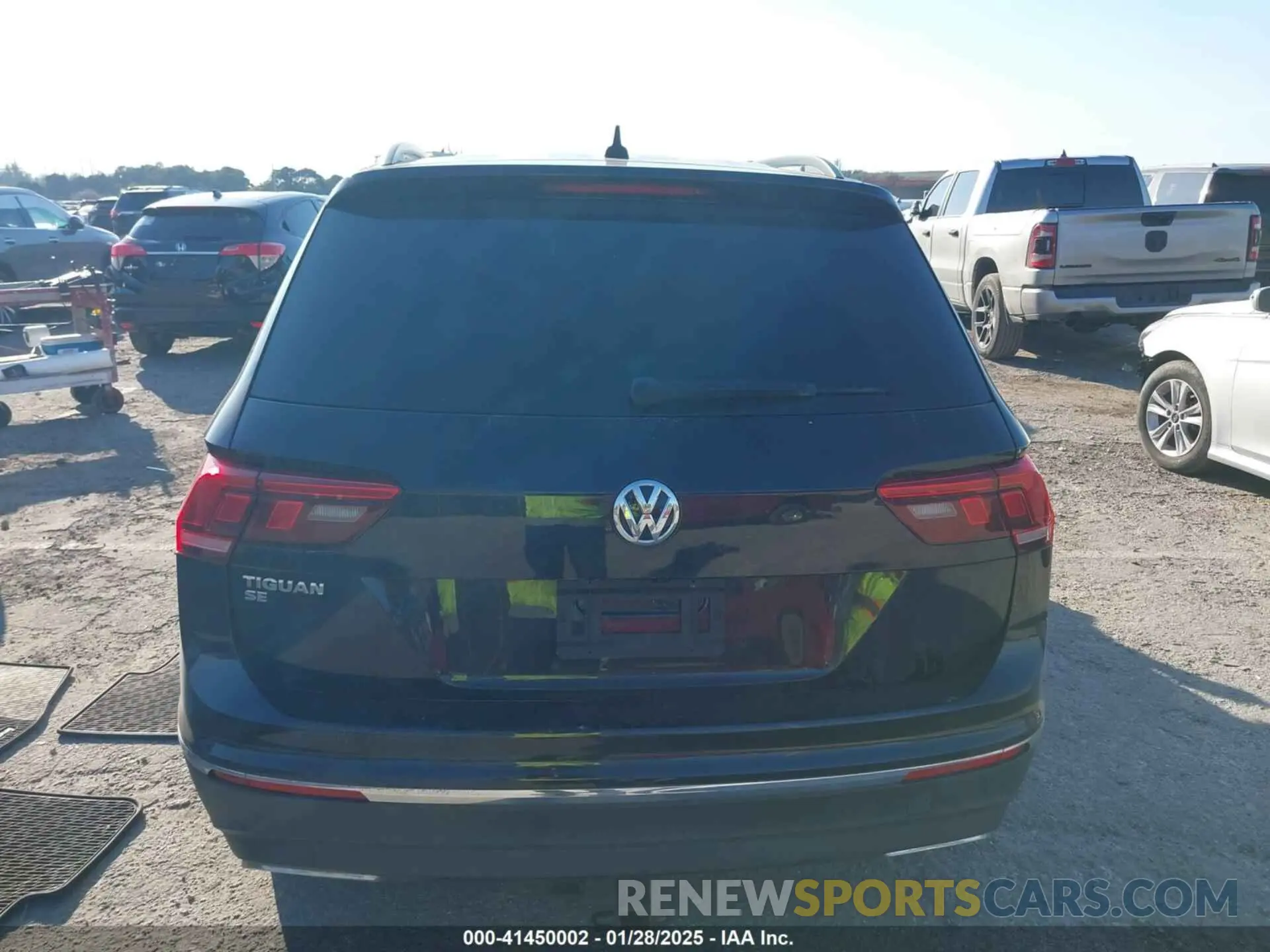 16 Photograph of a damaged car 3VV3B7AX1LM019574 VOLKSWAGEN TIGUAN 2020