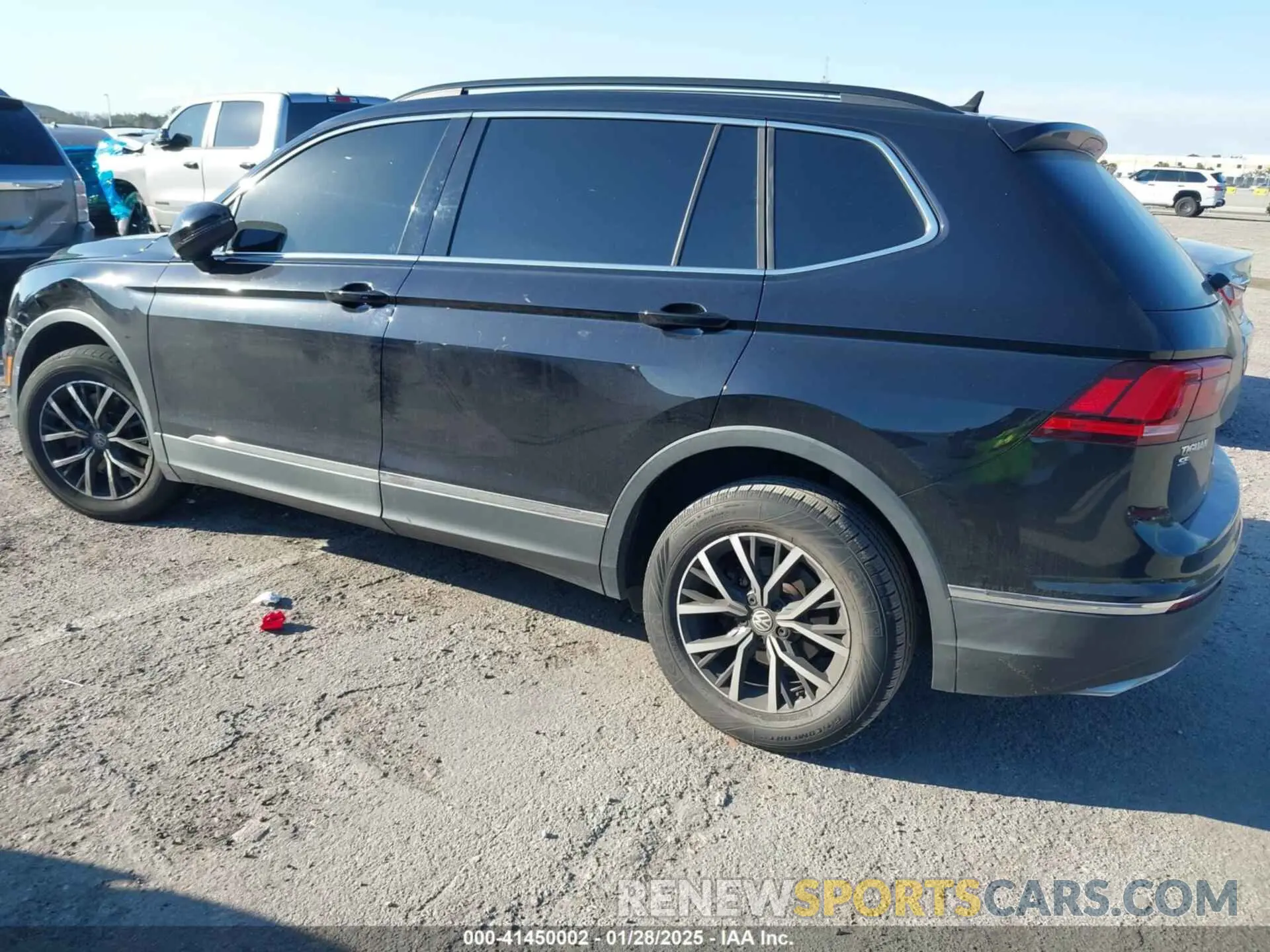 3 Photograph of a damaged car 3VV3B7AX1LM019574 VOLKSWAGEN TIGUAN 2020