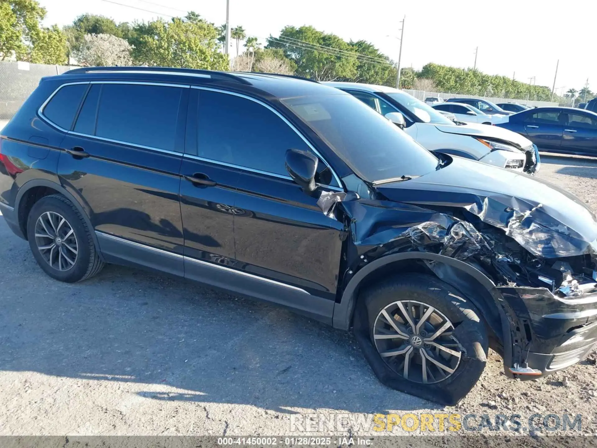 6 Photograph of a damaged car 3VV3B7AX1LM019574 VOLKSWAGEN TIGUAN 2020