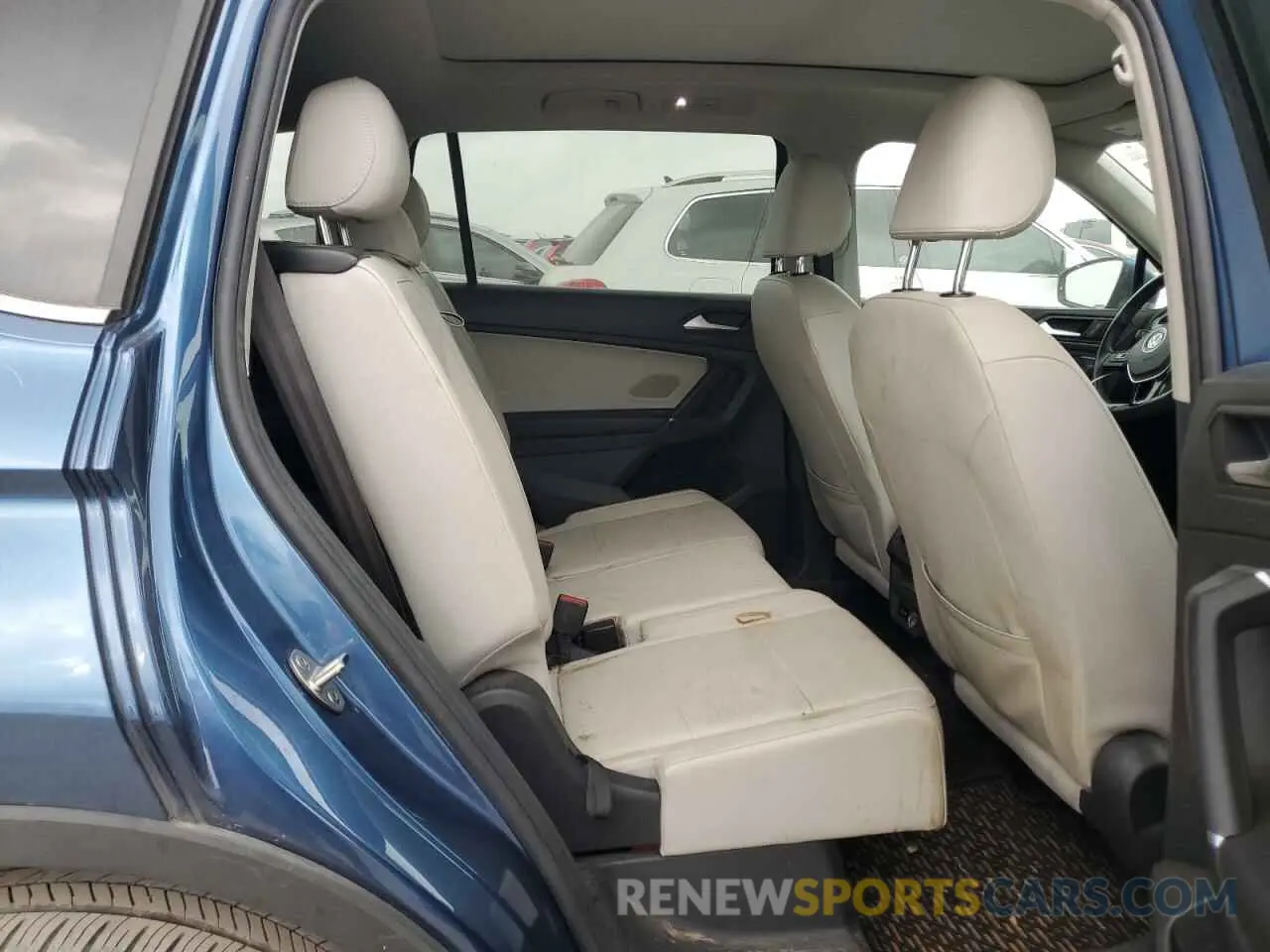 10 Photograph of a damaged car 3VV3B7AX1LM031434 VOLKSWAGEN TIGUAN 2020