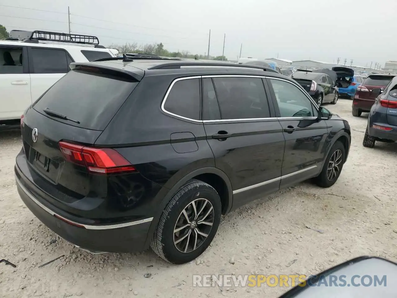 3 Photograph of a damaged car 3VV3B7AX1LM053000 VOLKSWAGEN TIGUAN 2020
