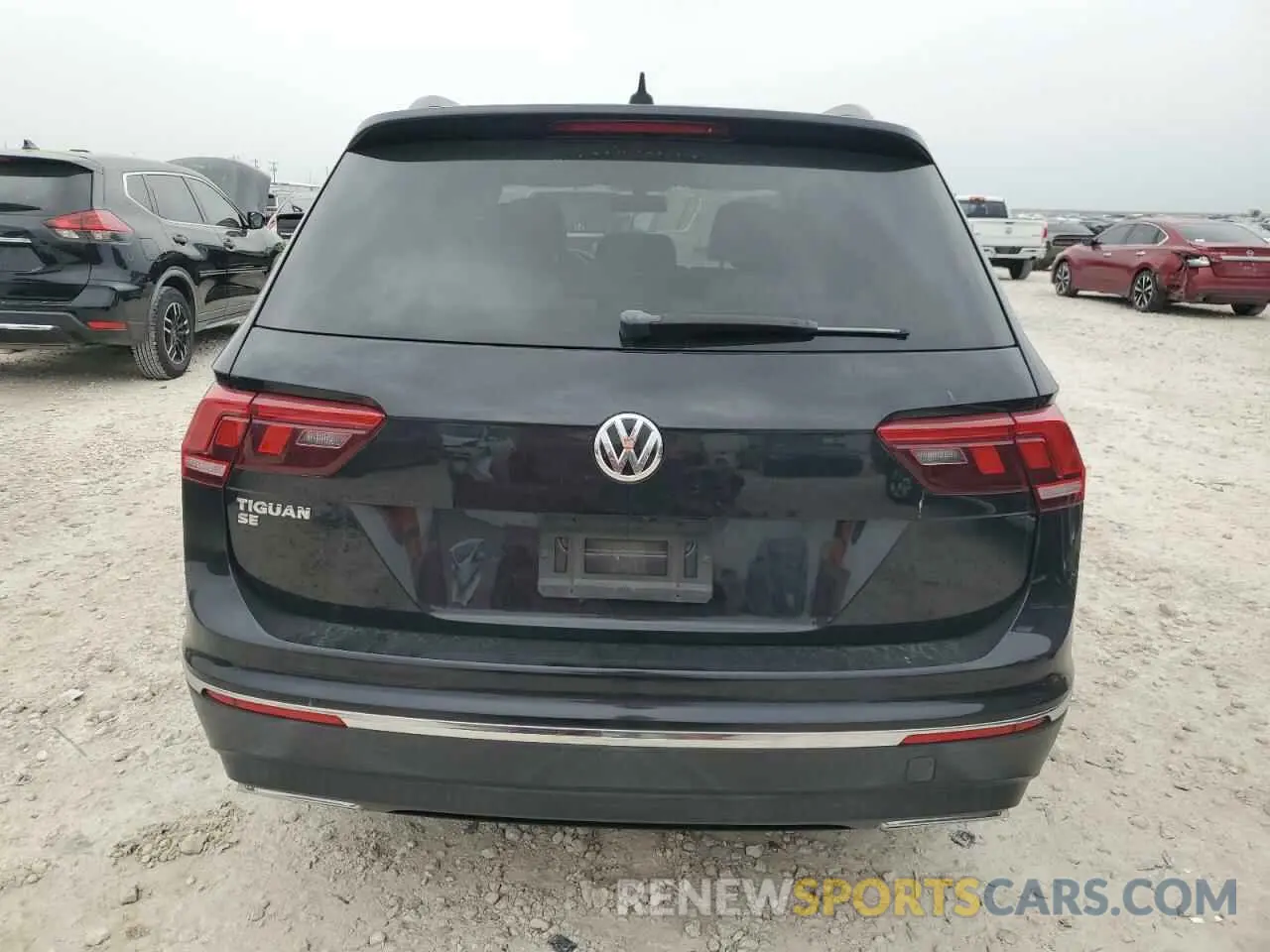 6 Photograph of a damaged car 3VV3B7AX1LM053000 VOLKSWAGEN TIGUAN 2020