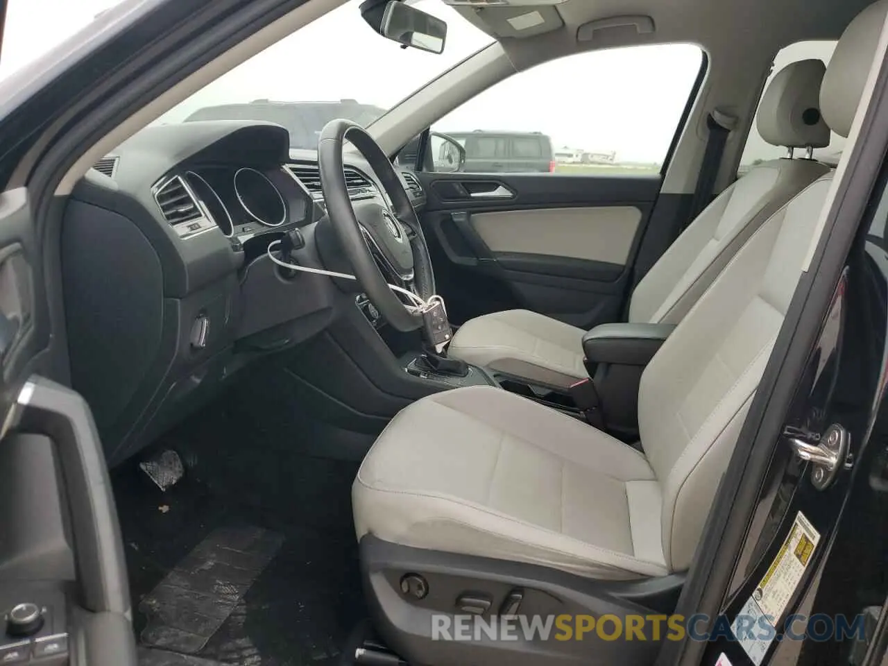 7 Photograph of a damaged car 3VV3B7AX1LM053000 VOLKSWAGEN TIGUAN 2020