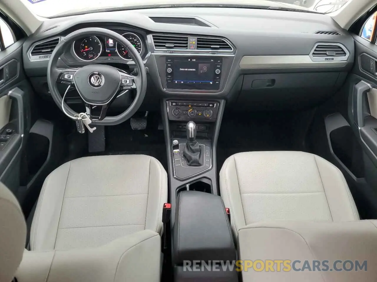 8 Photograph of a damaged car 3VV3B7AX1LM053000 VOLKSWAGEN TIGUAN 2020