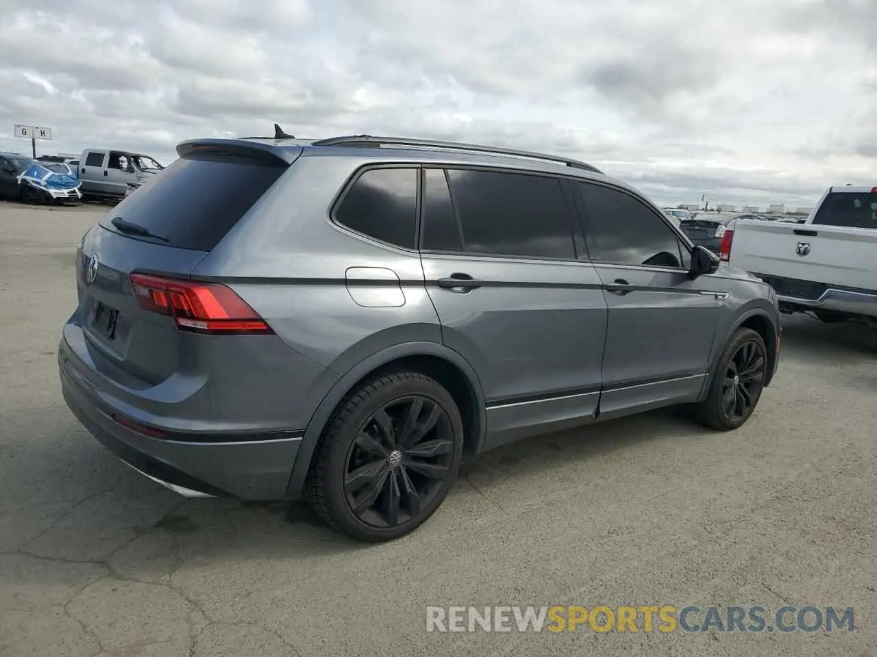 3 Photograph of a damaged car 3VV3B7AX1LM155168 VOLKSWAGEN TIGUAN 2020