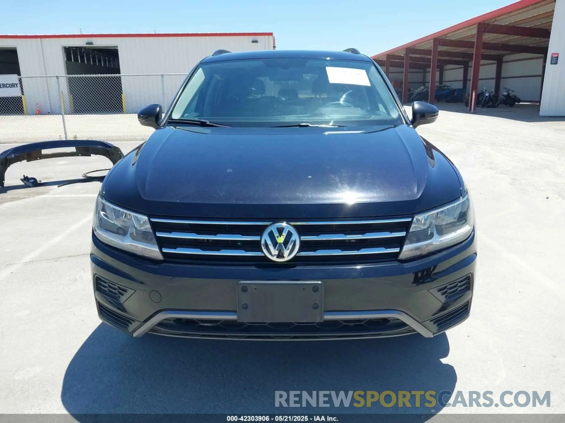 12 Photograph of a damaged car 3VV3B7AX1LM158247 VOLKSWAGEN TIGUAN 2020